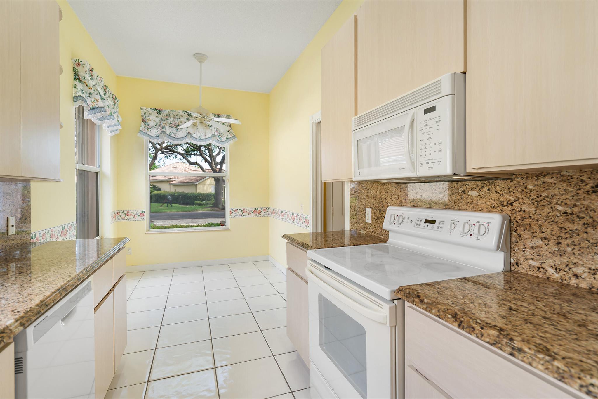 HAMPTONS AT MAPLEWOOD - Residential