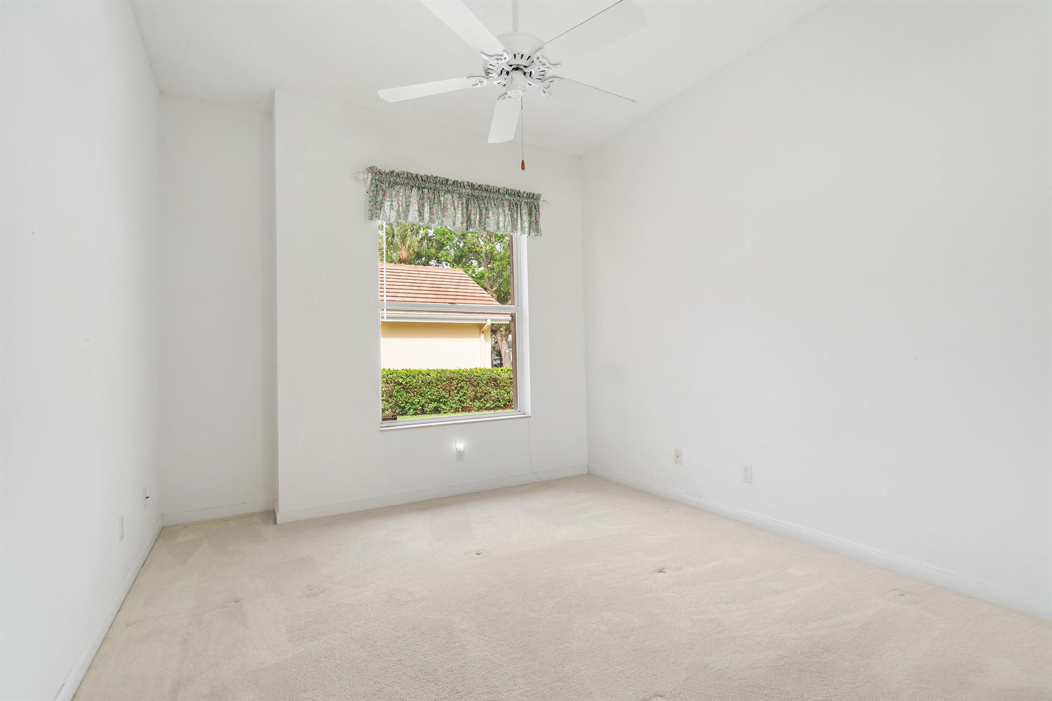 HAMPTONS AT MAPLEWOOD - Residential