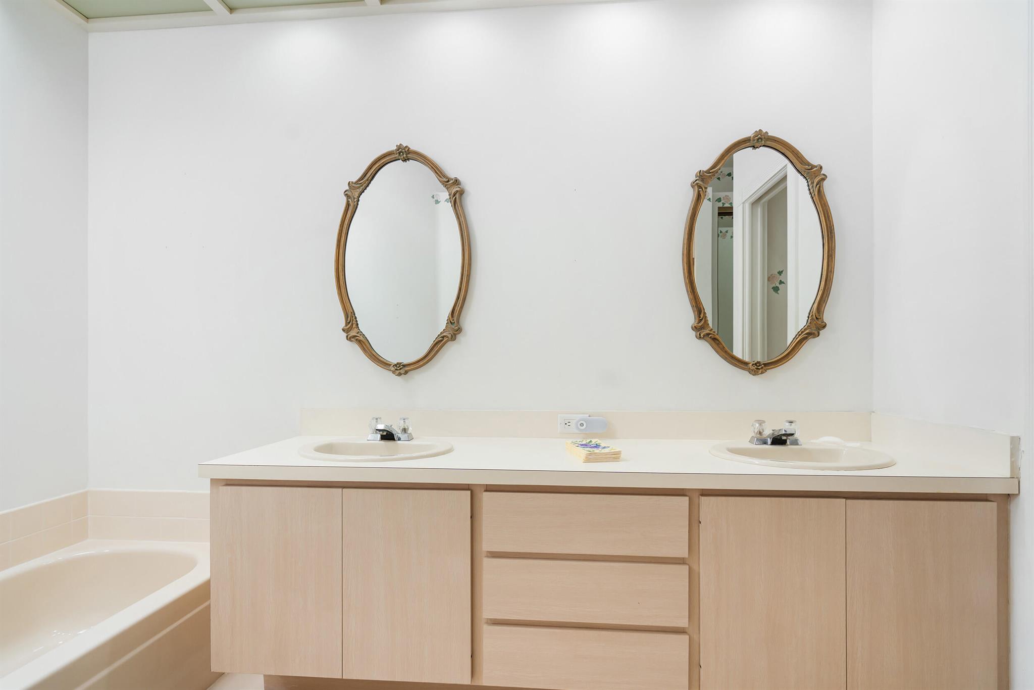 HAMPTONS AT MAPLEWOOD - Residential