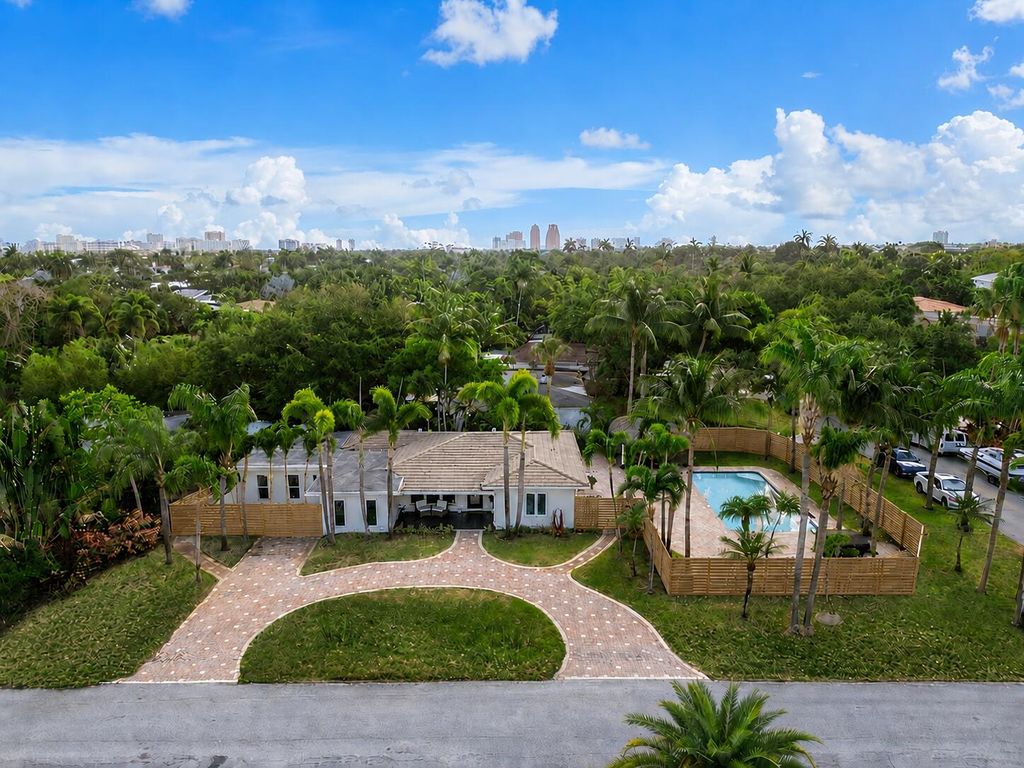 Photo of 1900 NE 16th Terrace, Fort Lauderdale, FL 33305 (MLS # B26032012)