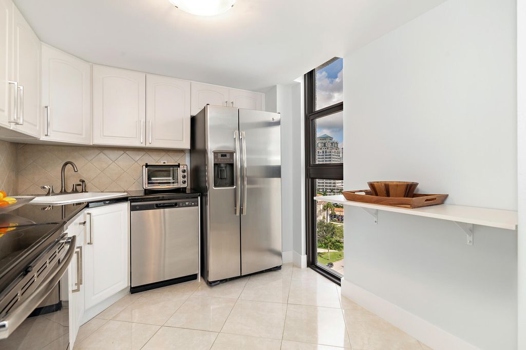 Photo of 1200 S Flagler Drive #1706, West Palm Beach, FL 33401 (MLS # B26029937)