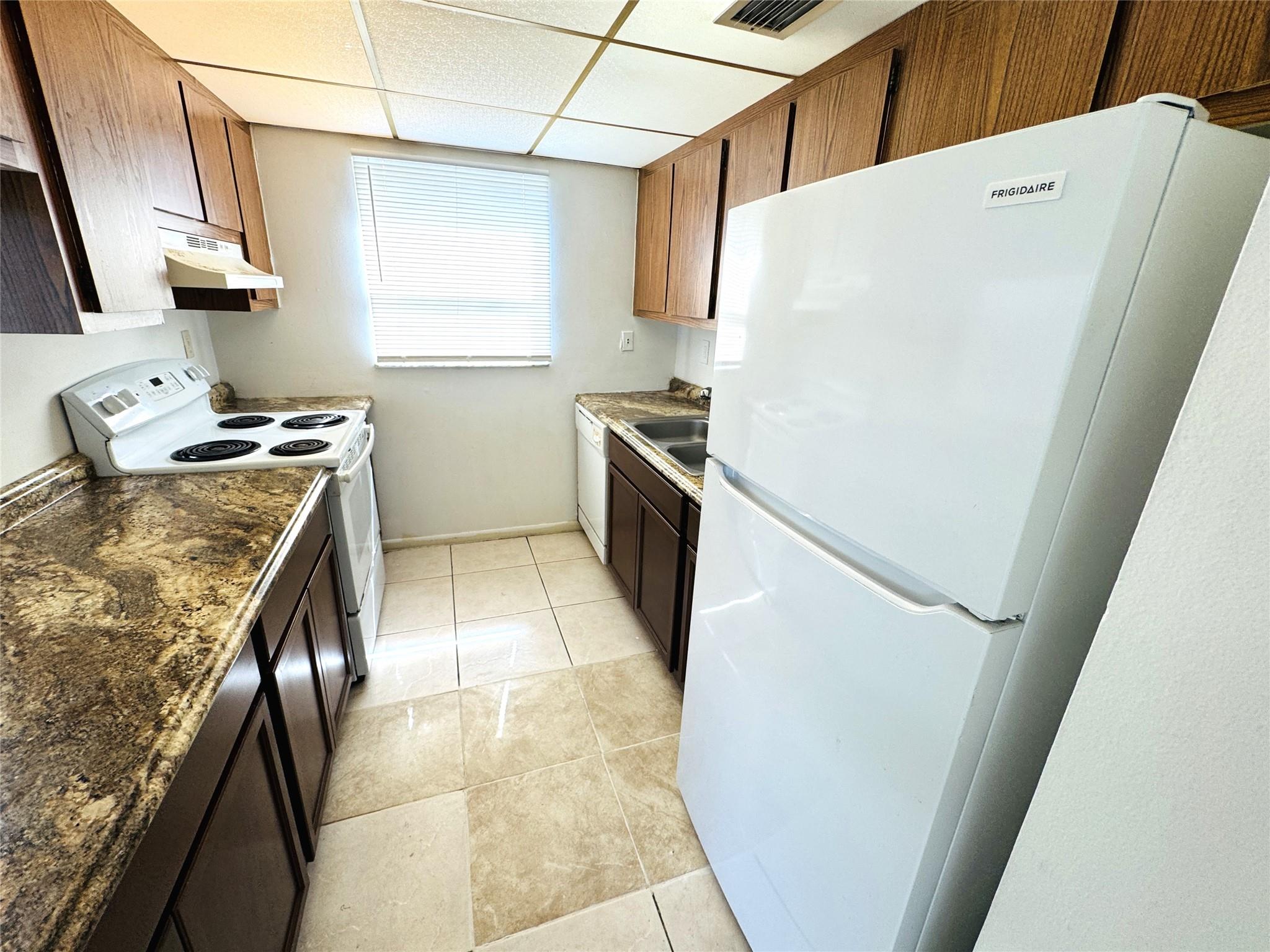 Presidential Golfview Con - Residential Lease