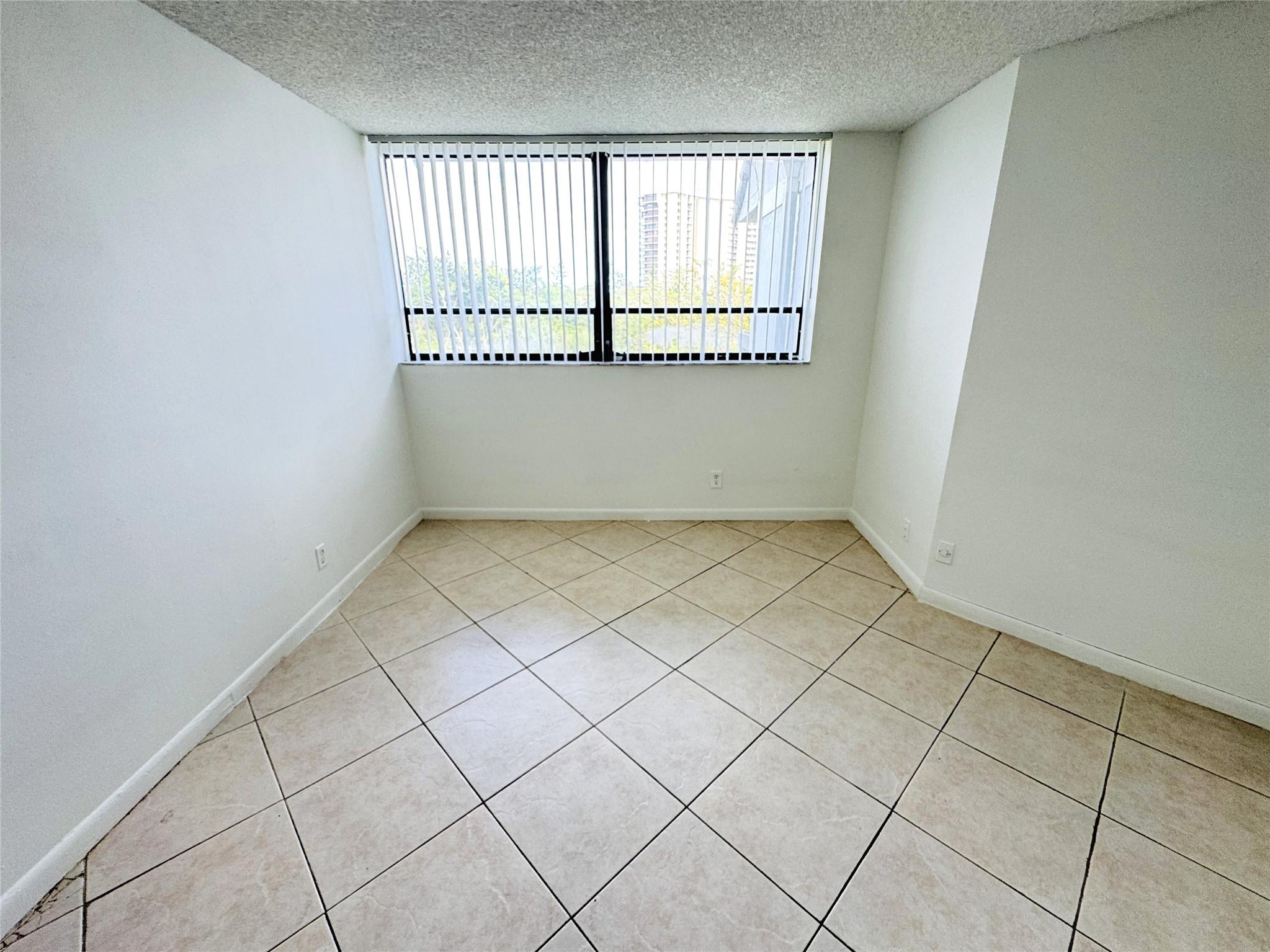 Presidential Golfview Con - Residential Lease