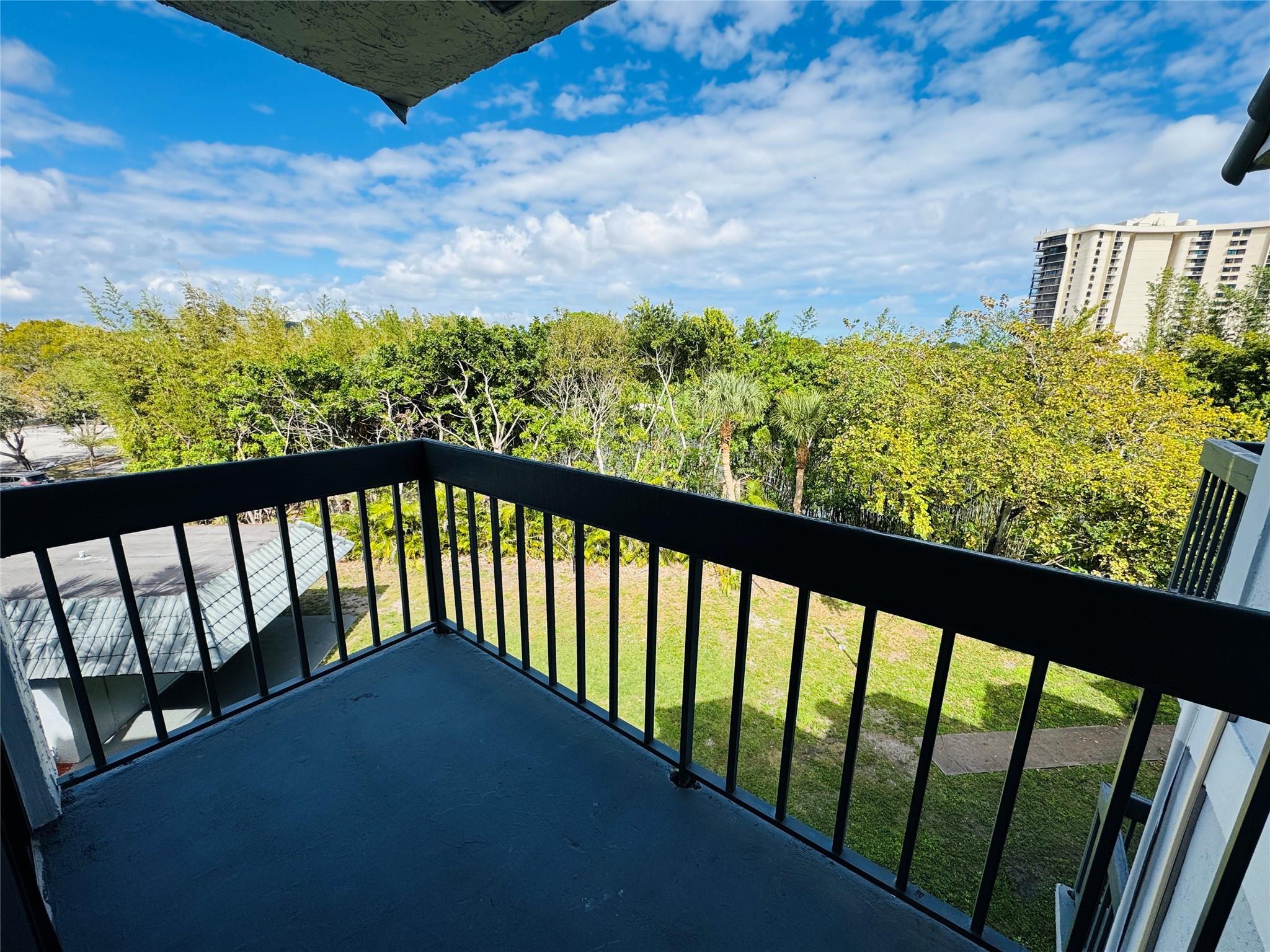 Presidential Golfview Con - Residential Lease