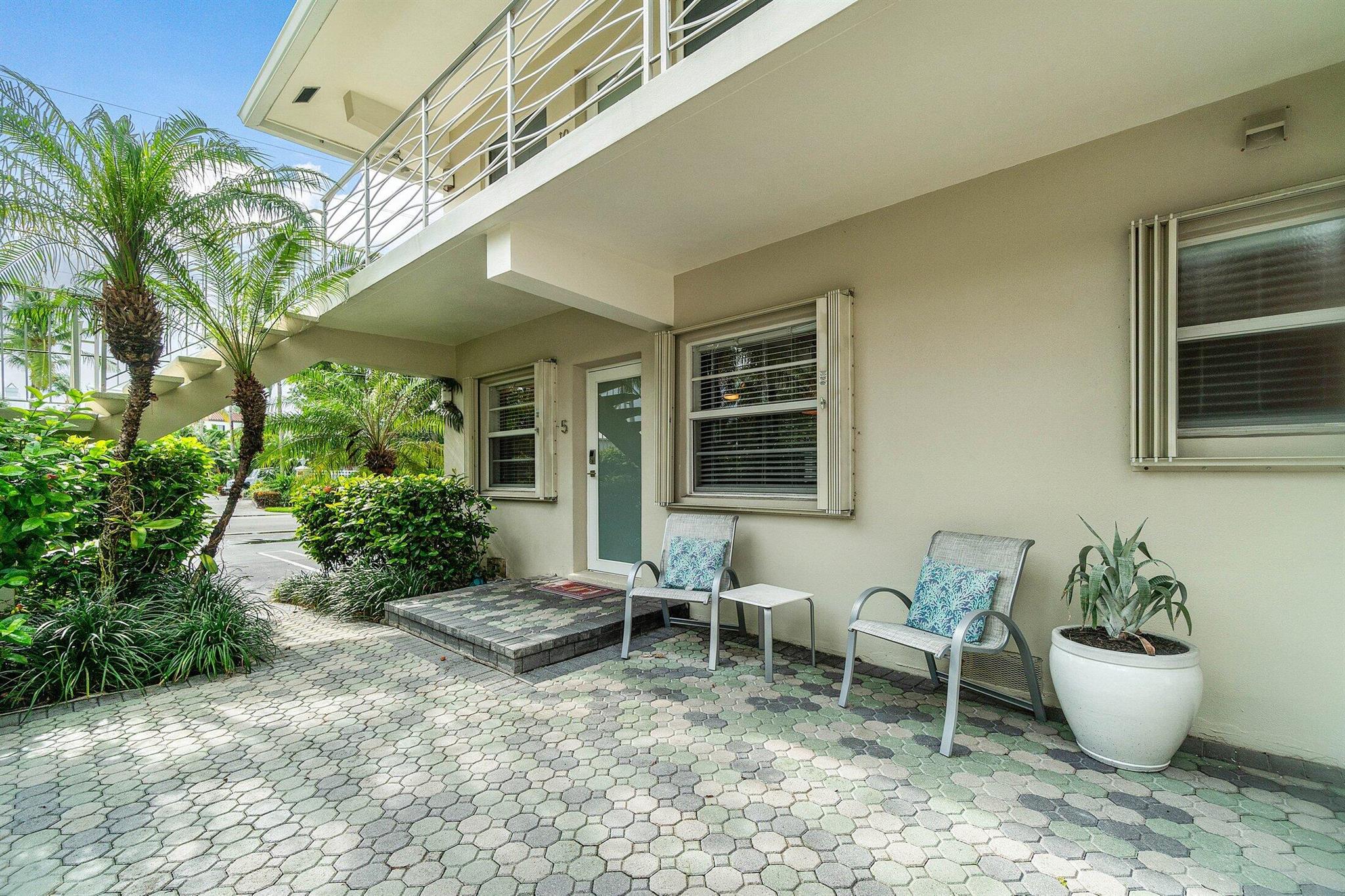 100 Venetian Drive 5
