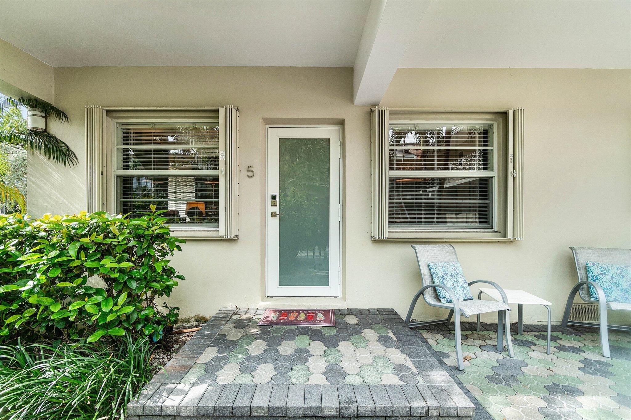 100 Venetian Drive 5