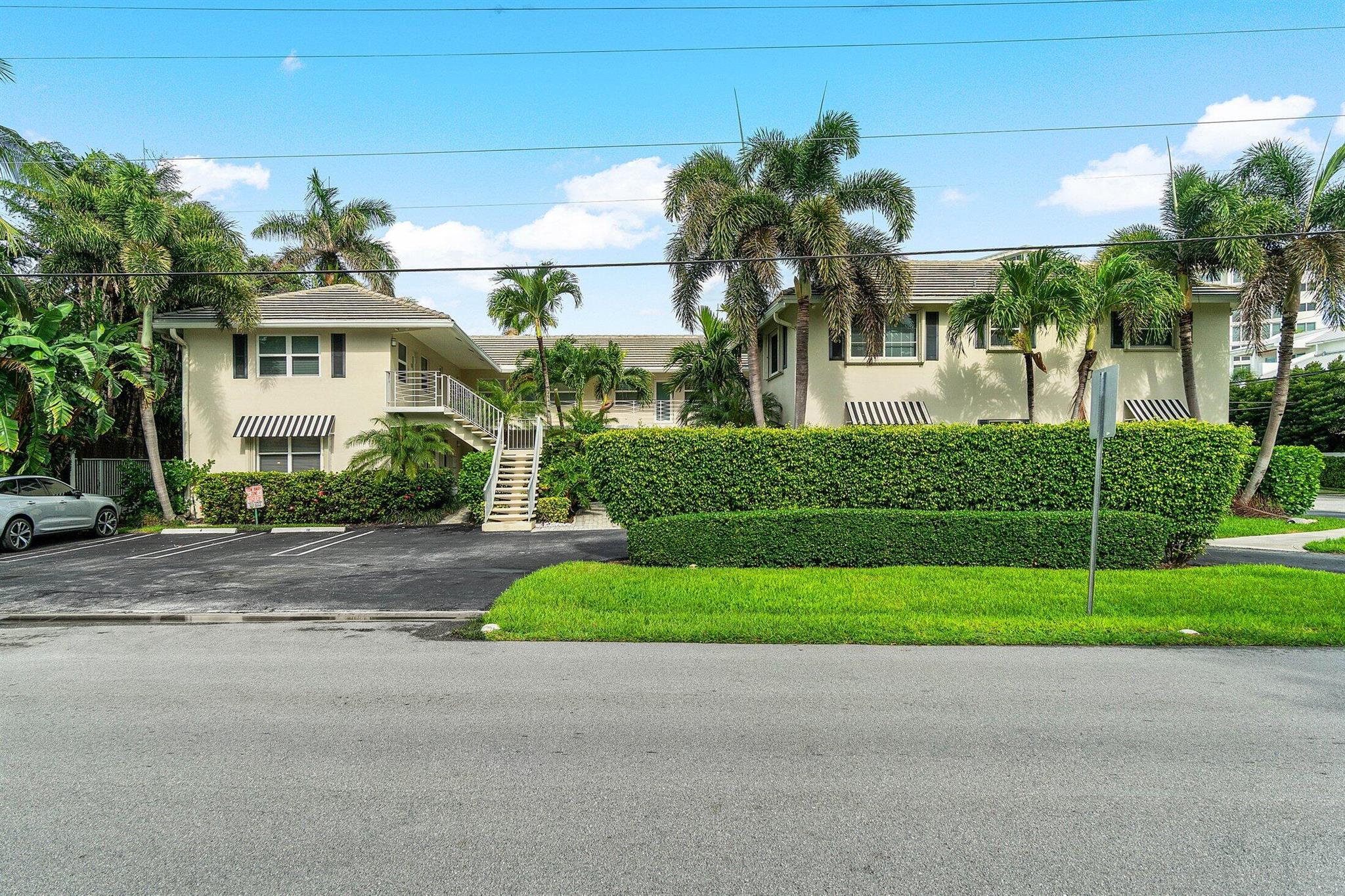 2 Blocks from the Ocean, and 1 block from Atlantic Avenue! location...location. Charming first floor corner unit, updated kitchen, tile floors, fully furnished! The flexible leasing options for investors and residents alike. You can rent yearly, monthly, and weekly!! Only 10 units in the complex.
