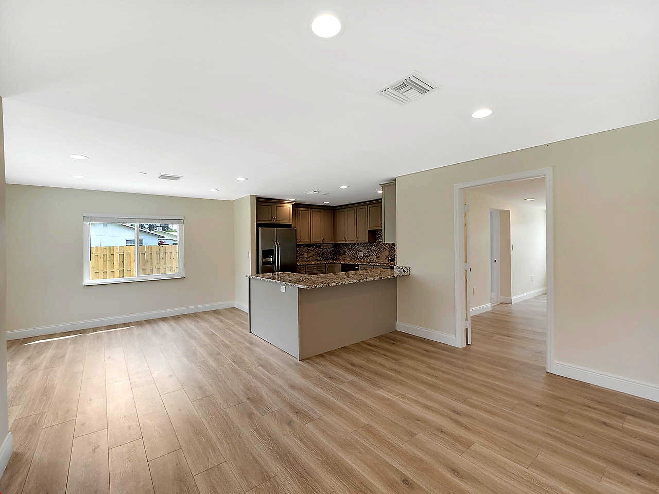 976 SW 37th Street