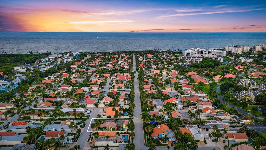 Photo of 101 W Spearfish Lane, Jupiter, FL 33477 (MLS # B26079473)
