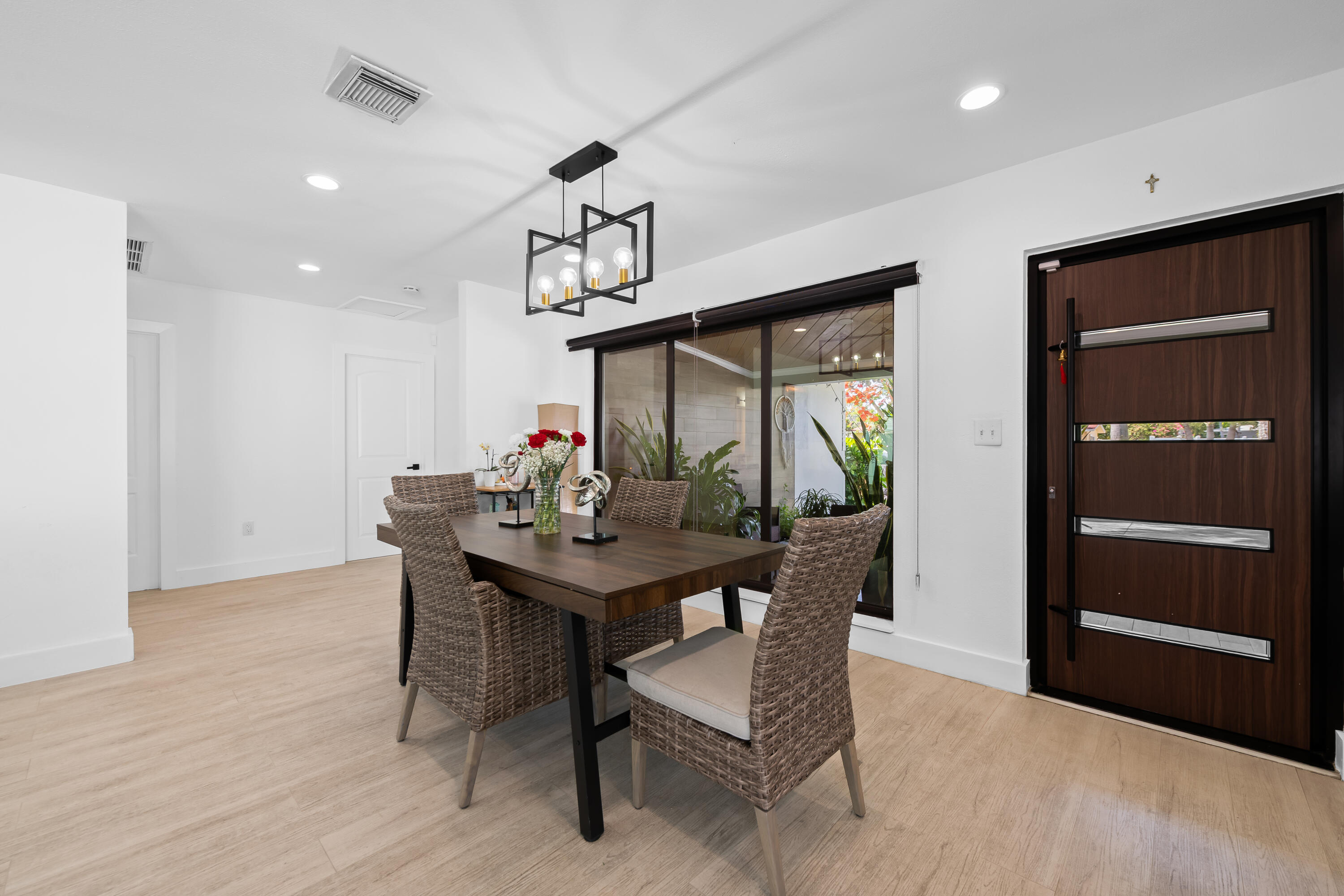 2601 NE 8th Court