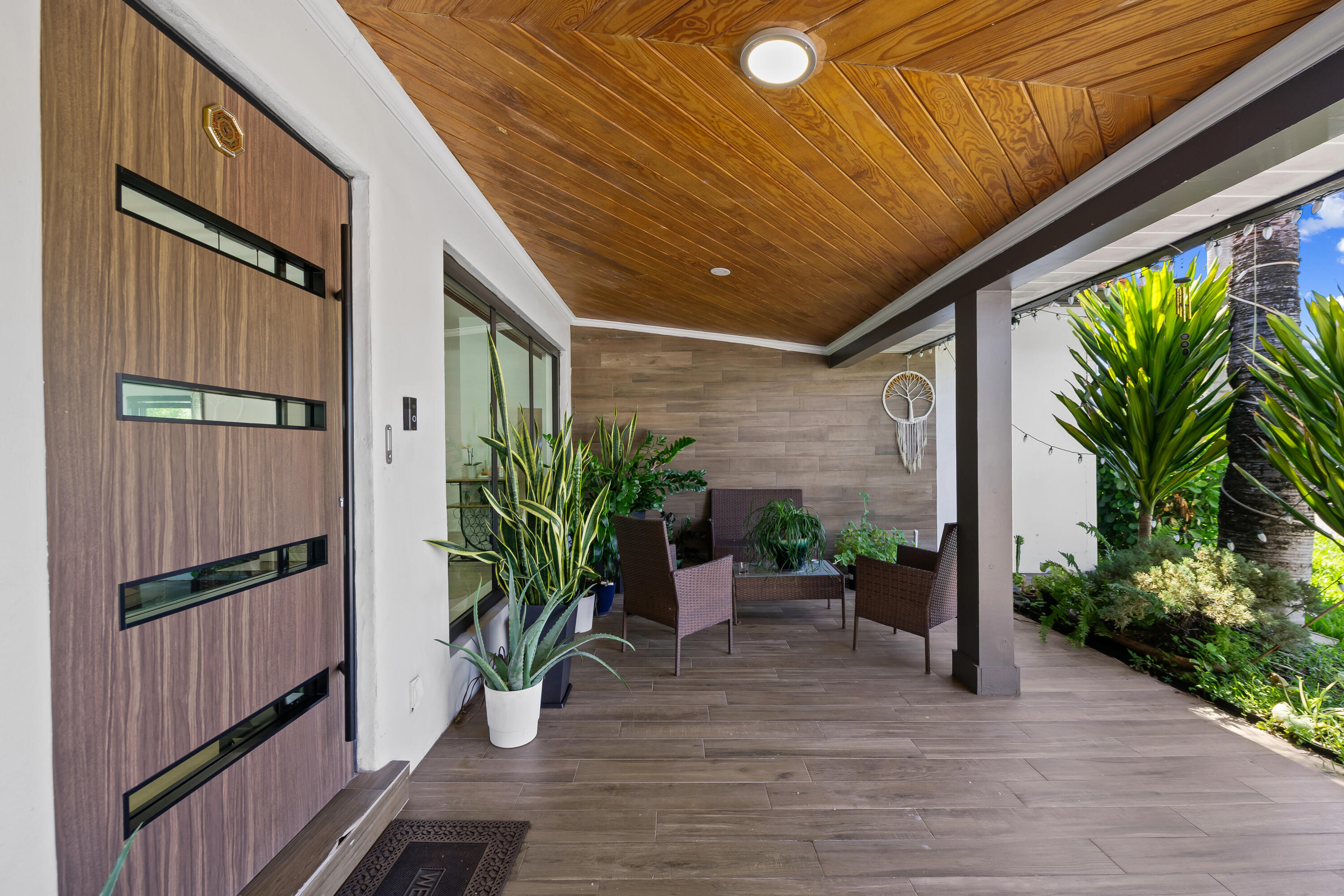 2601 NE 8th Court