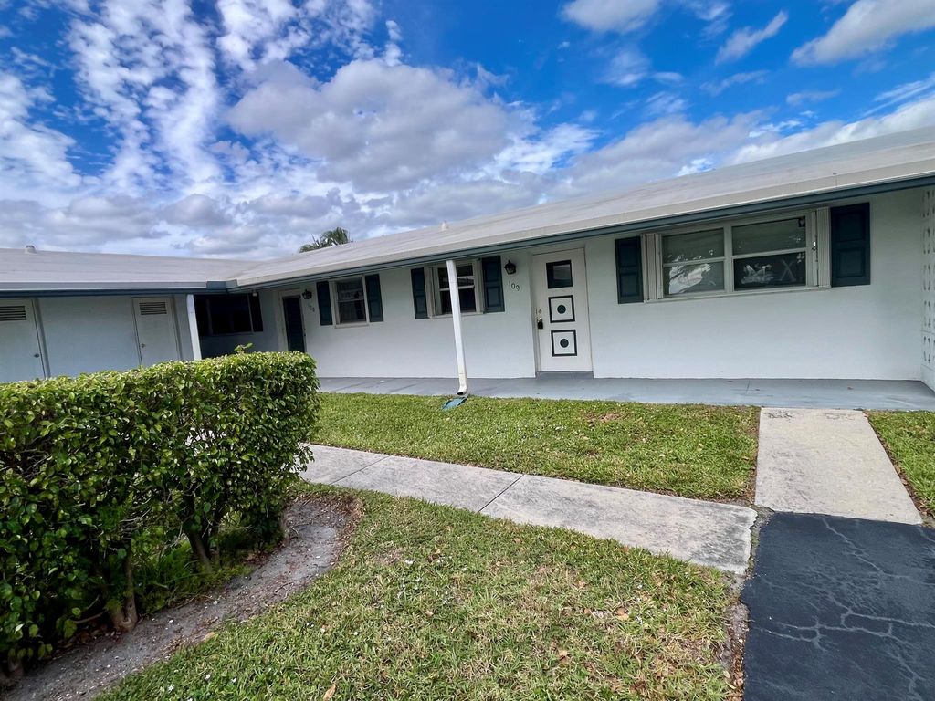 Photo of 101 Leisure Lake Circle #109, Boynton Beach, FL 33426 (MLS # R11137827)