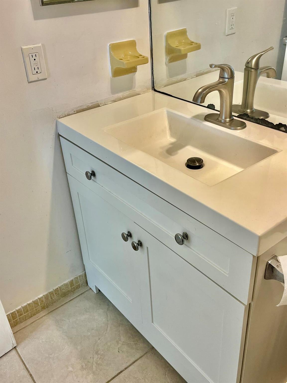 LEISURE LAKE CIRCLE CONDO - Residential