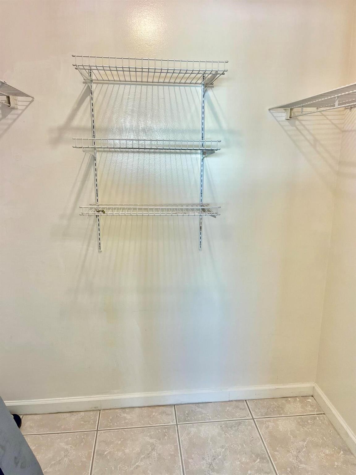 LEISURE LAKE CIRCLE CONDO - Residential