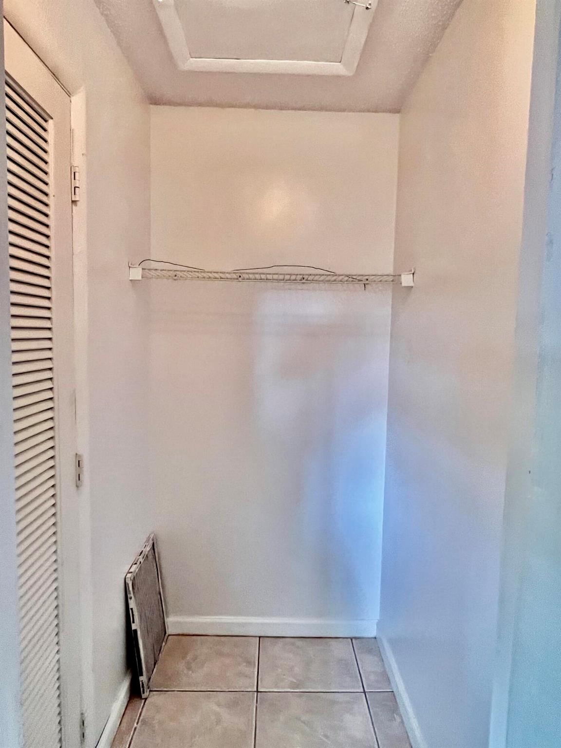 LEISURE LAKE CIRCLE CONDO - Residential