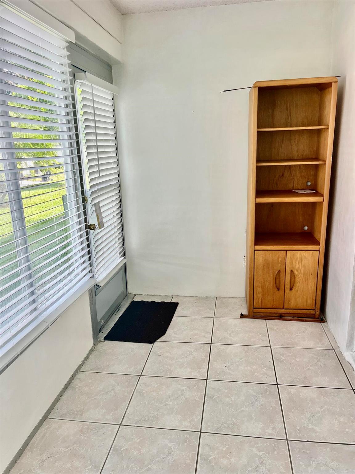 LEISURE LAKE CIRCLE CONDO - Residential