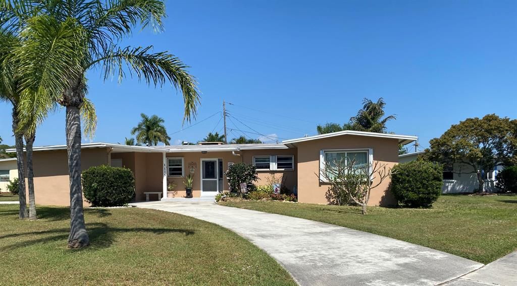 Photo of 1115 SE Mayfair Lane, Port St Lucie, FL 34952 (MLS # R10876953)