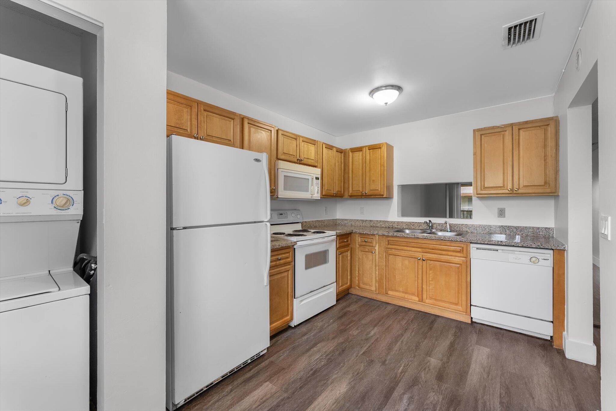 ROYALE GARDENS CONDO - Residential