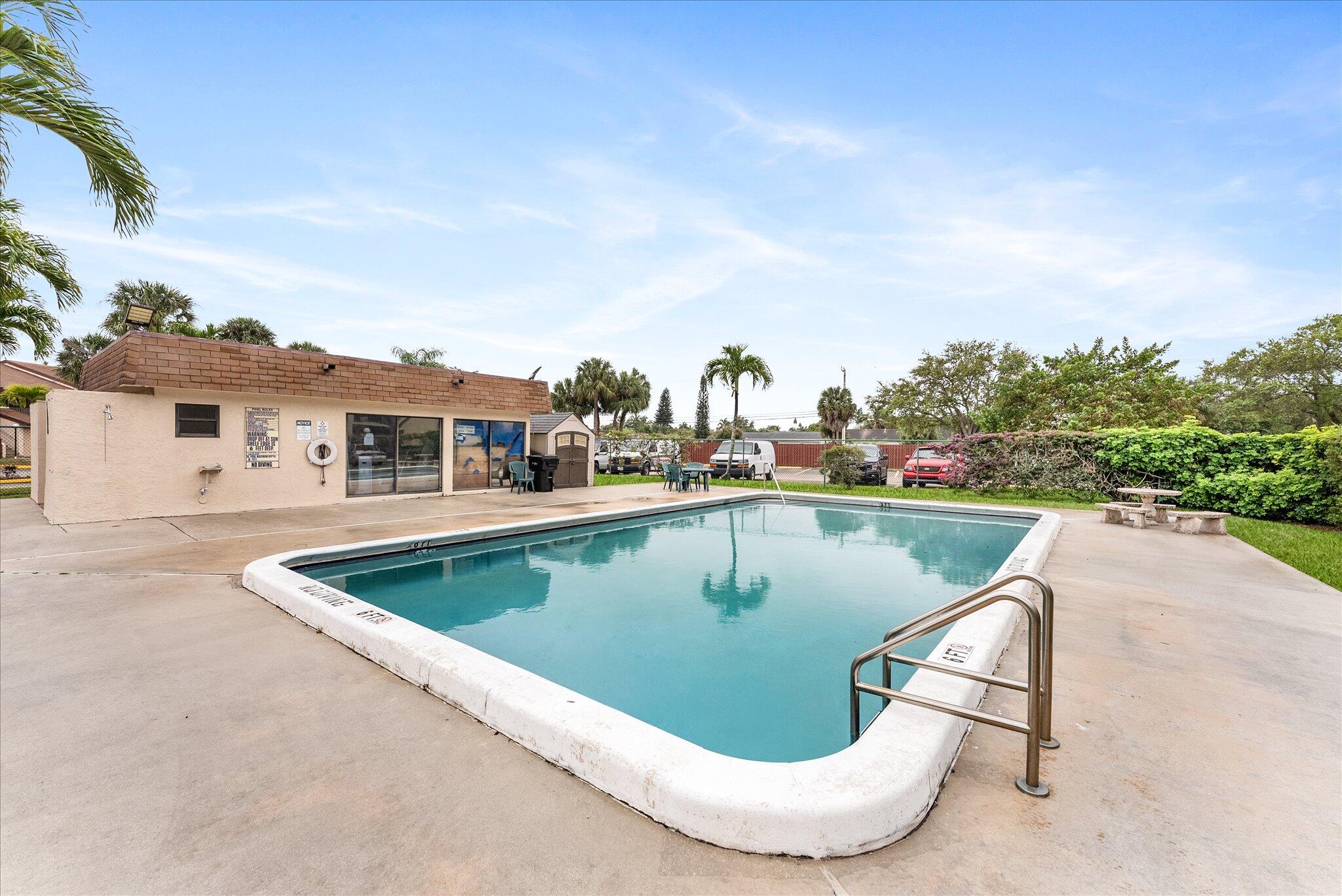 ROYALE GARDENS CONDO - Residential