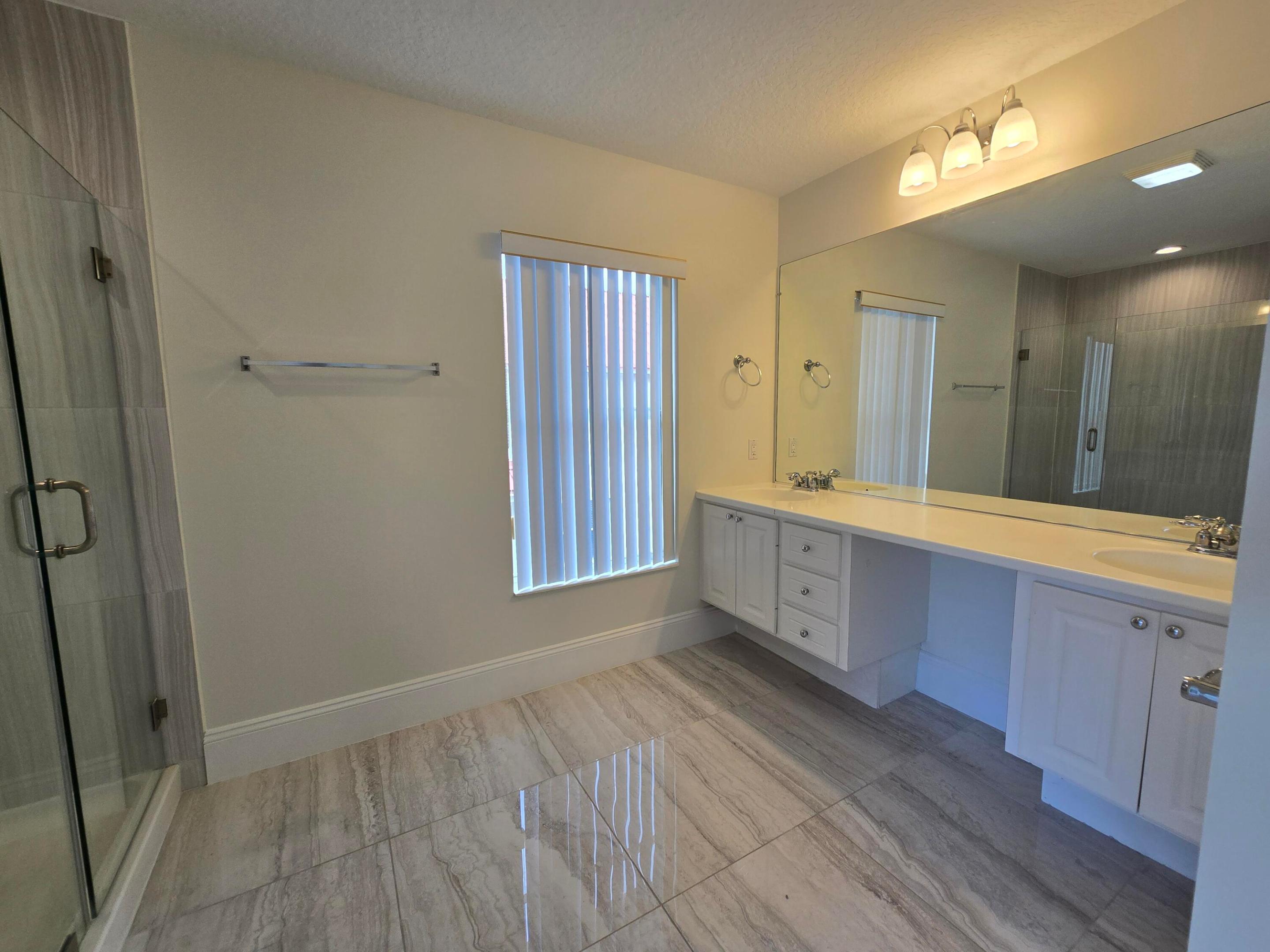 PINEWOOD LAKE - Residential