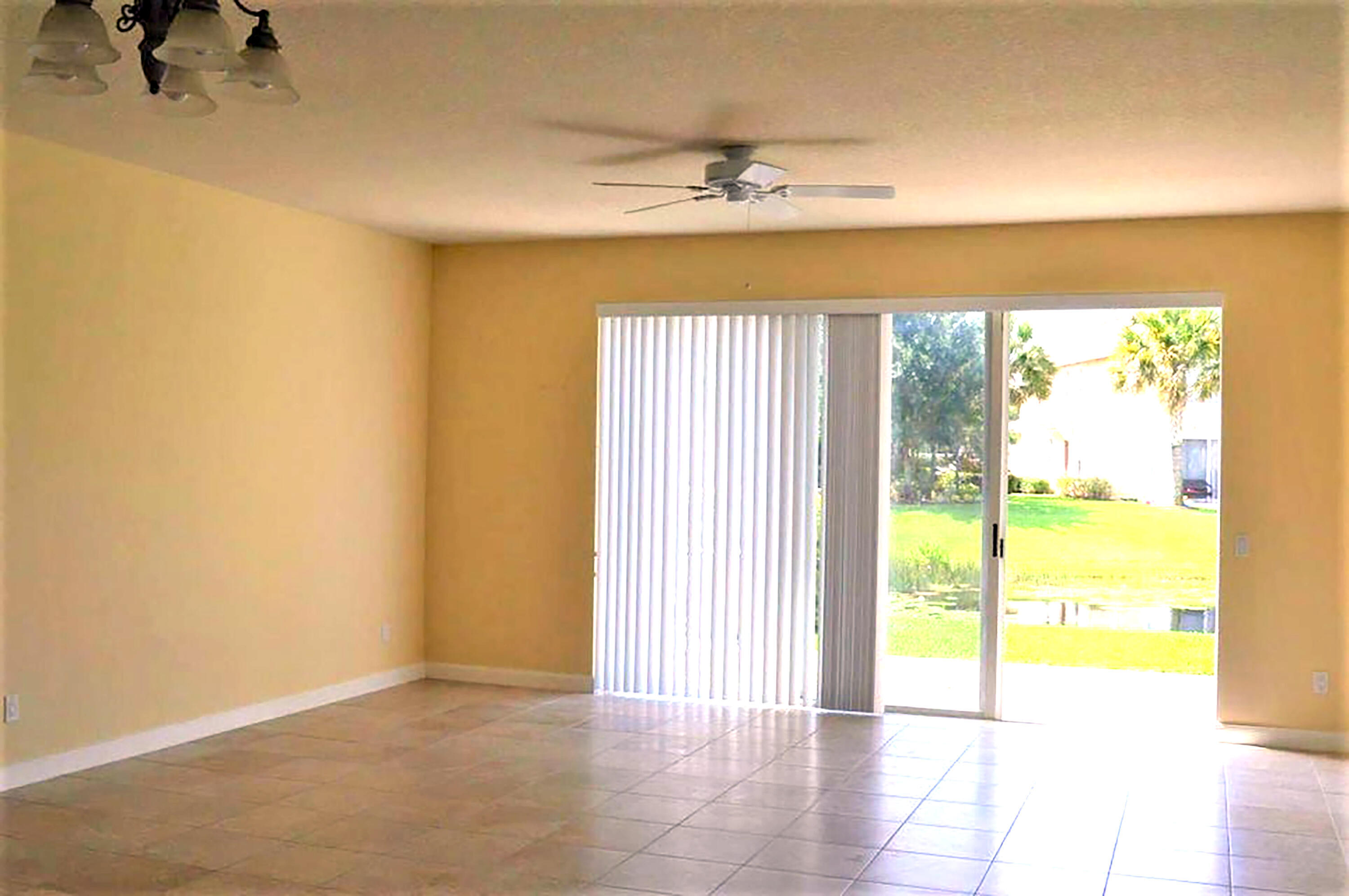 PINEWOOD LAKE - Residential