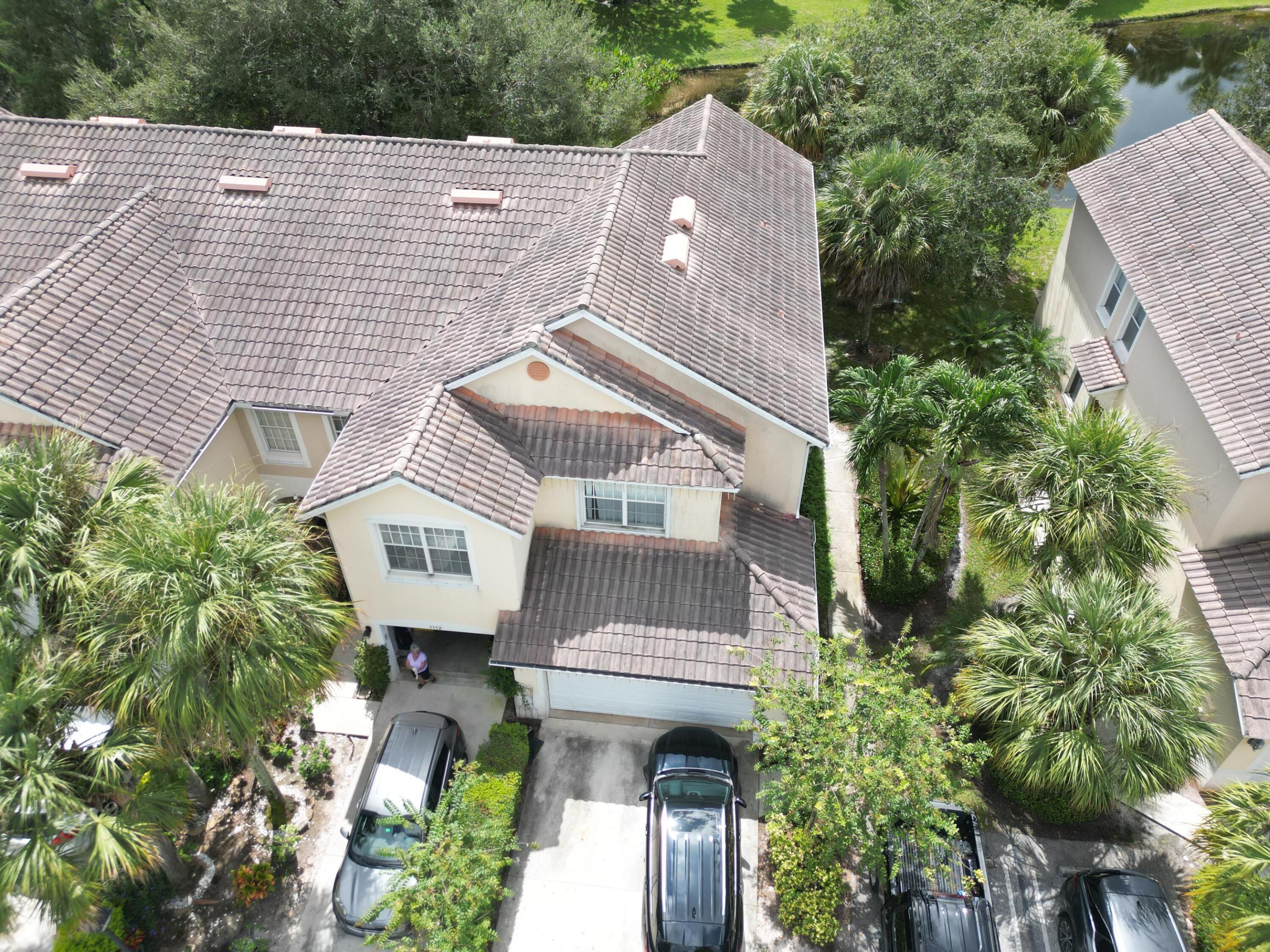 PINEWOOD LAKE - Residential