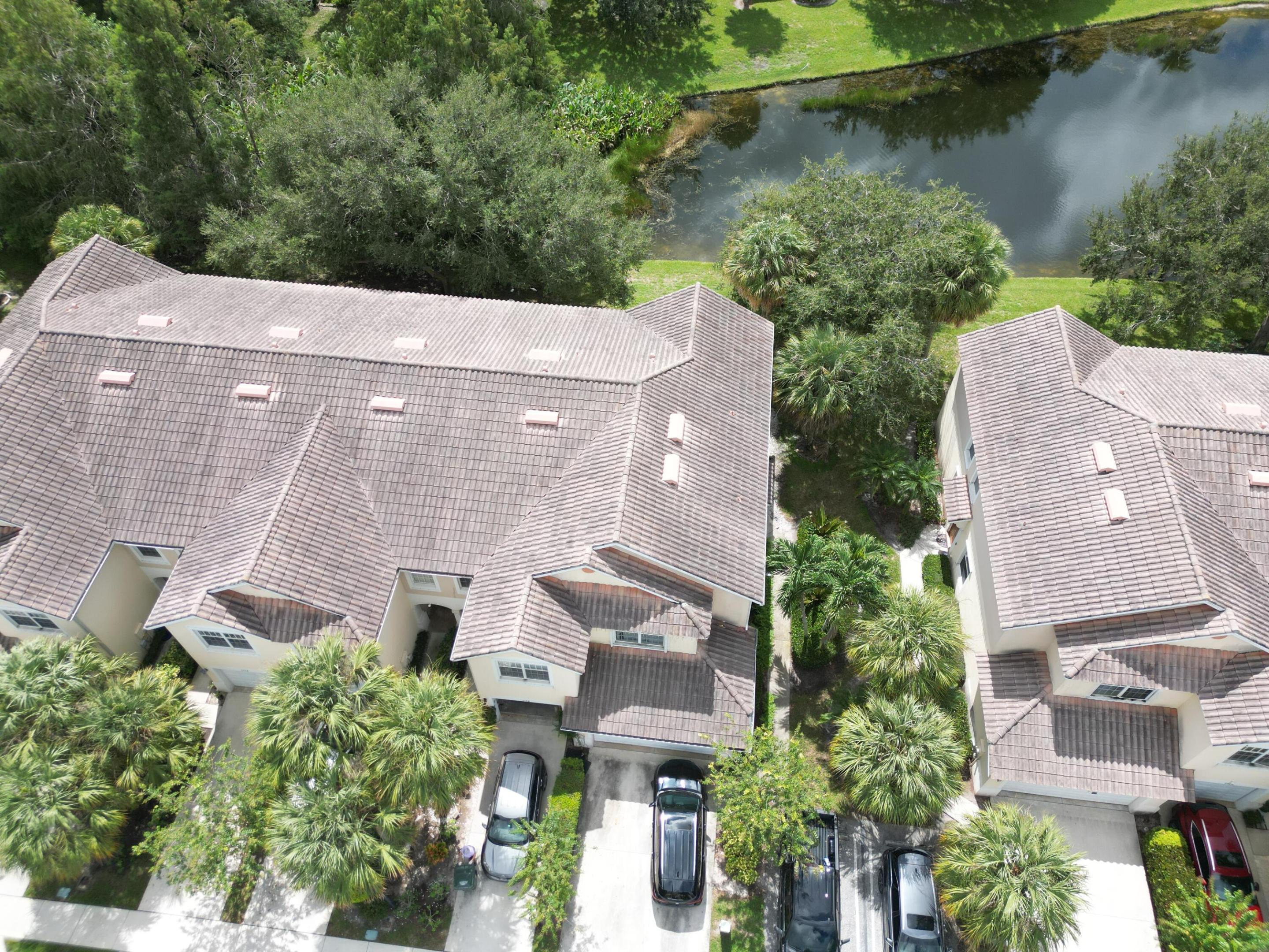 PINEWOOD LAKE - Residential