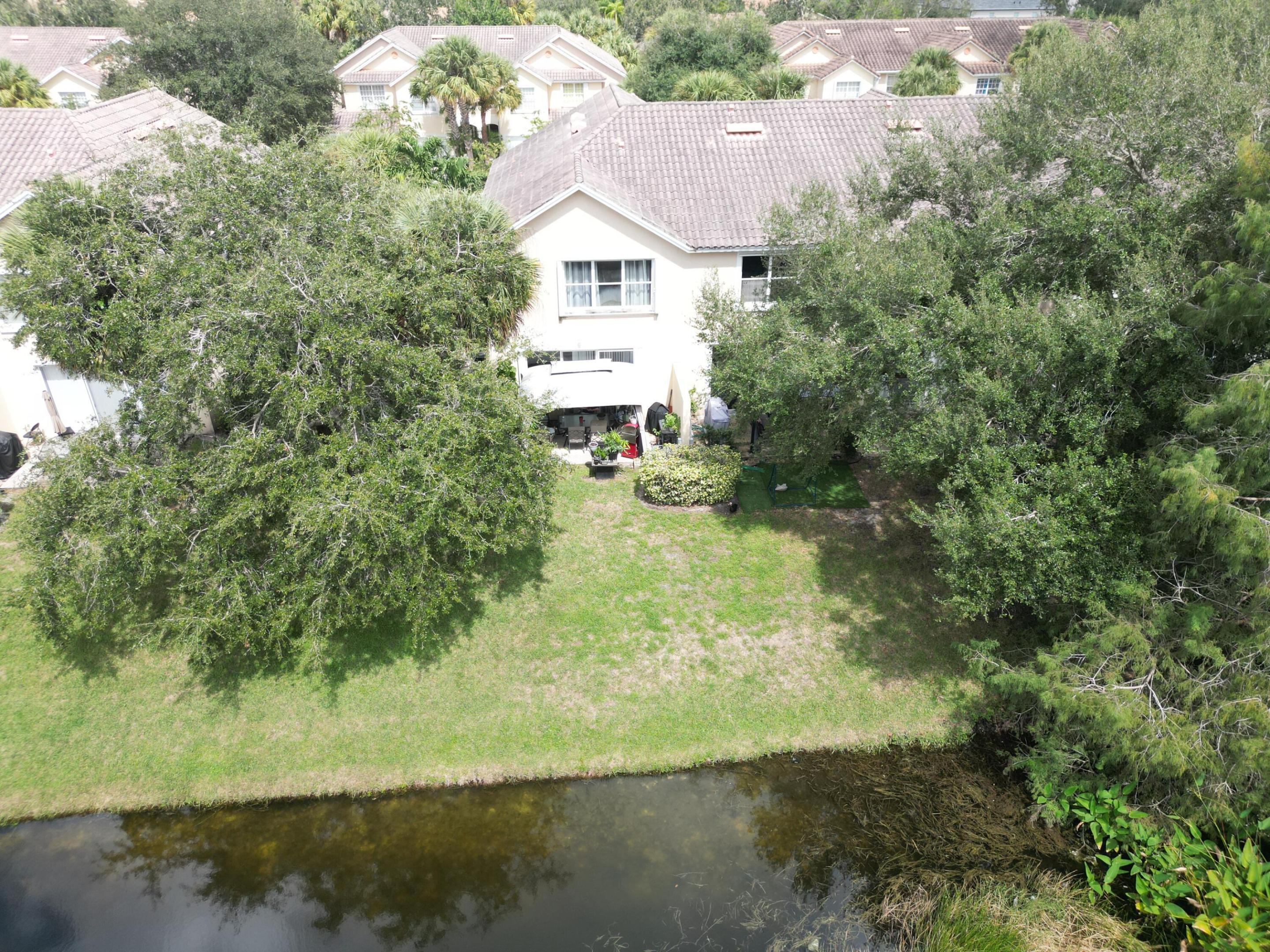 PINEWOOD LAKE - Residential