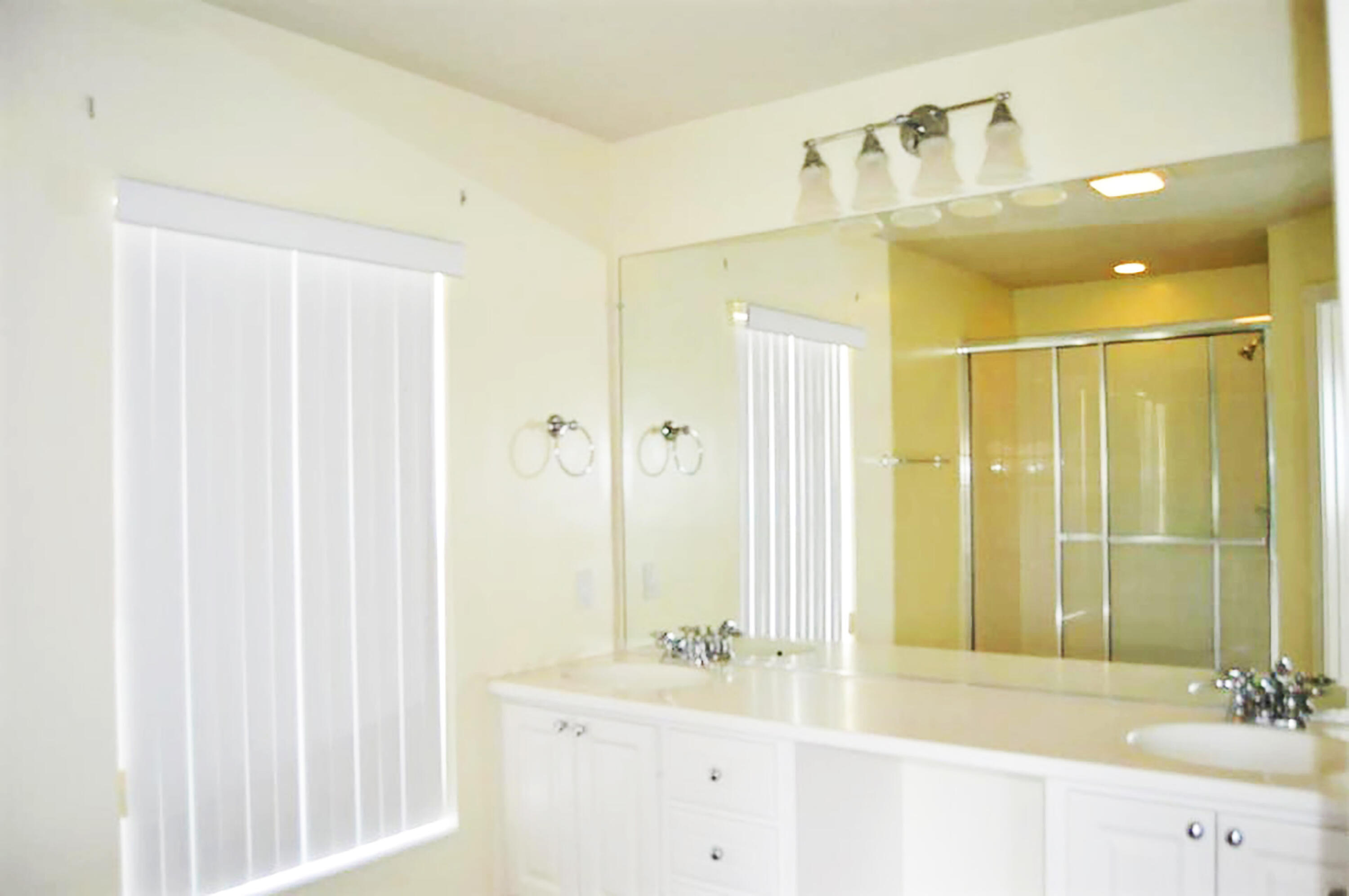 PINEWOOD LAKE - Residential