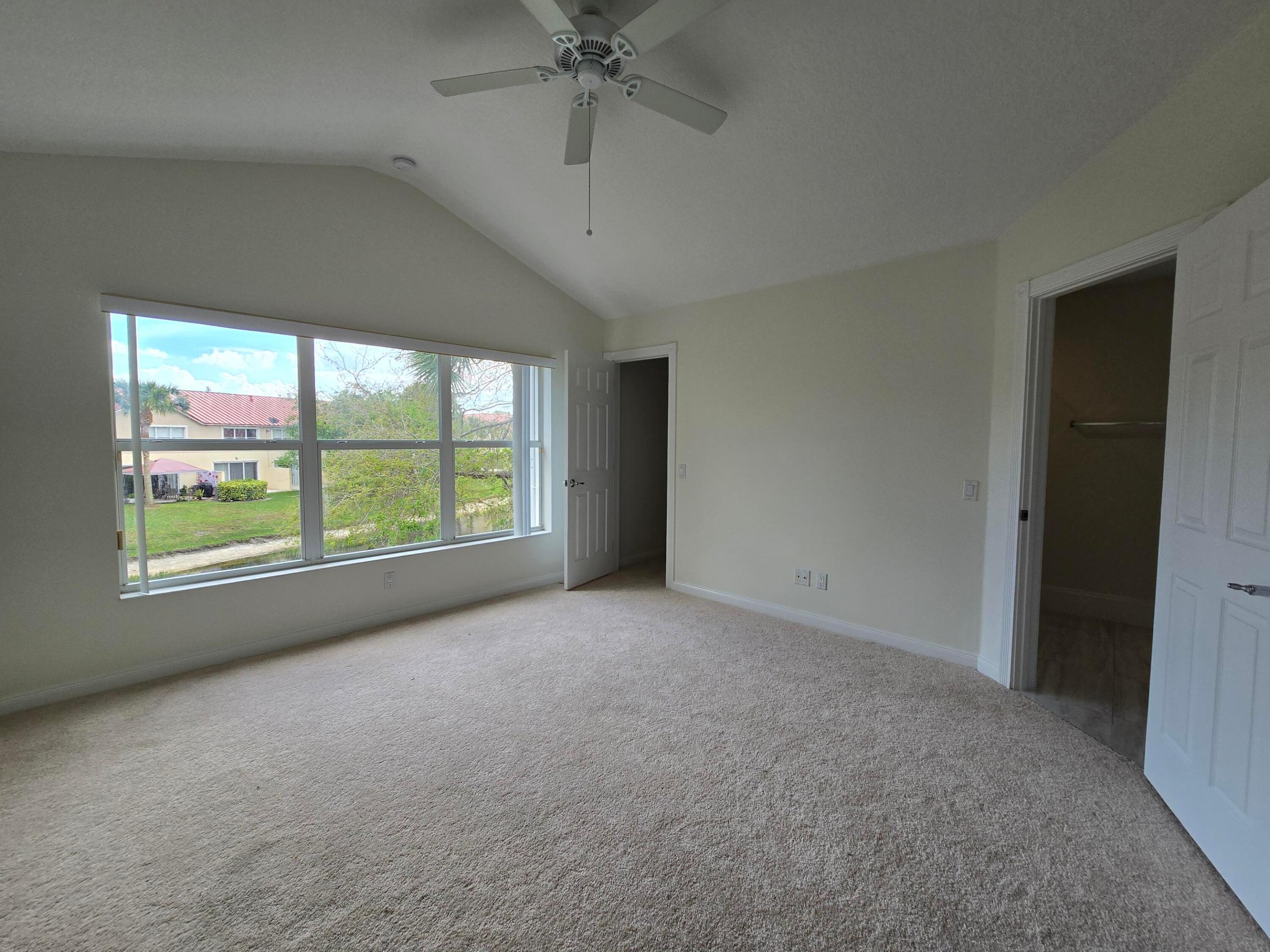 PINEWOOD LAKE - Residential