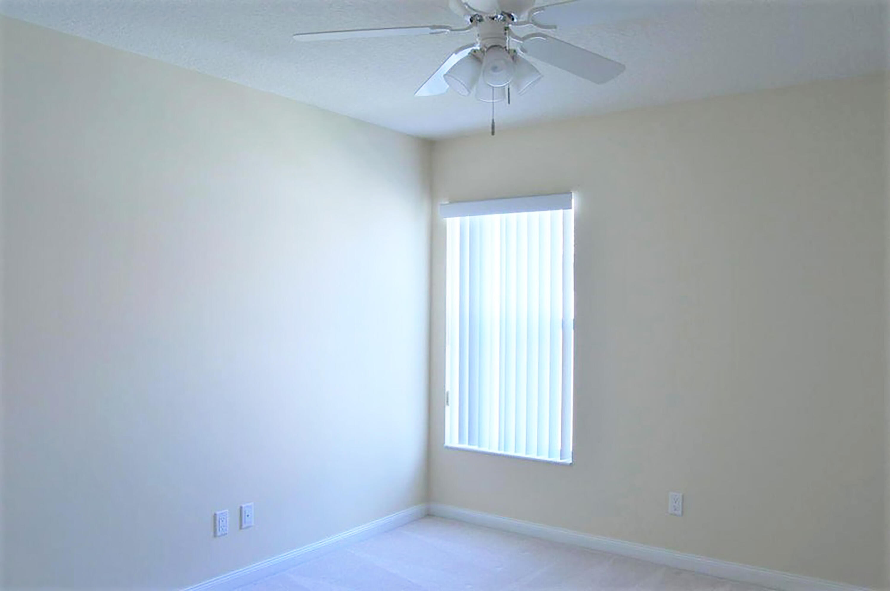 PINEWOOD LAKE - Residential