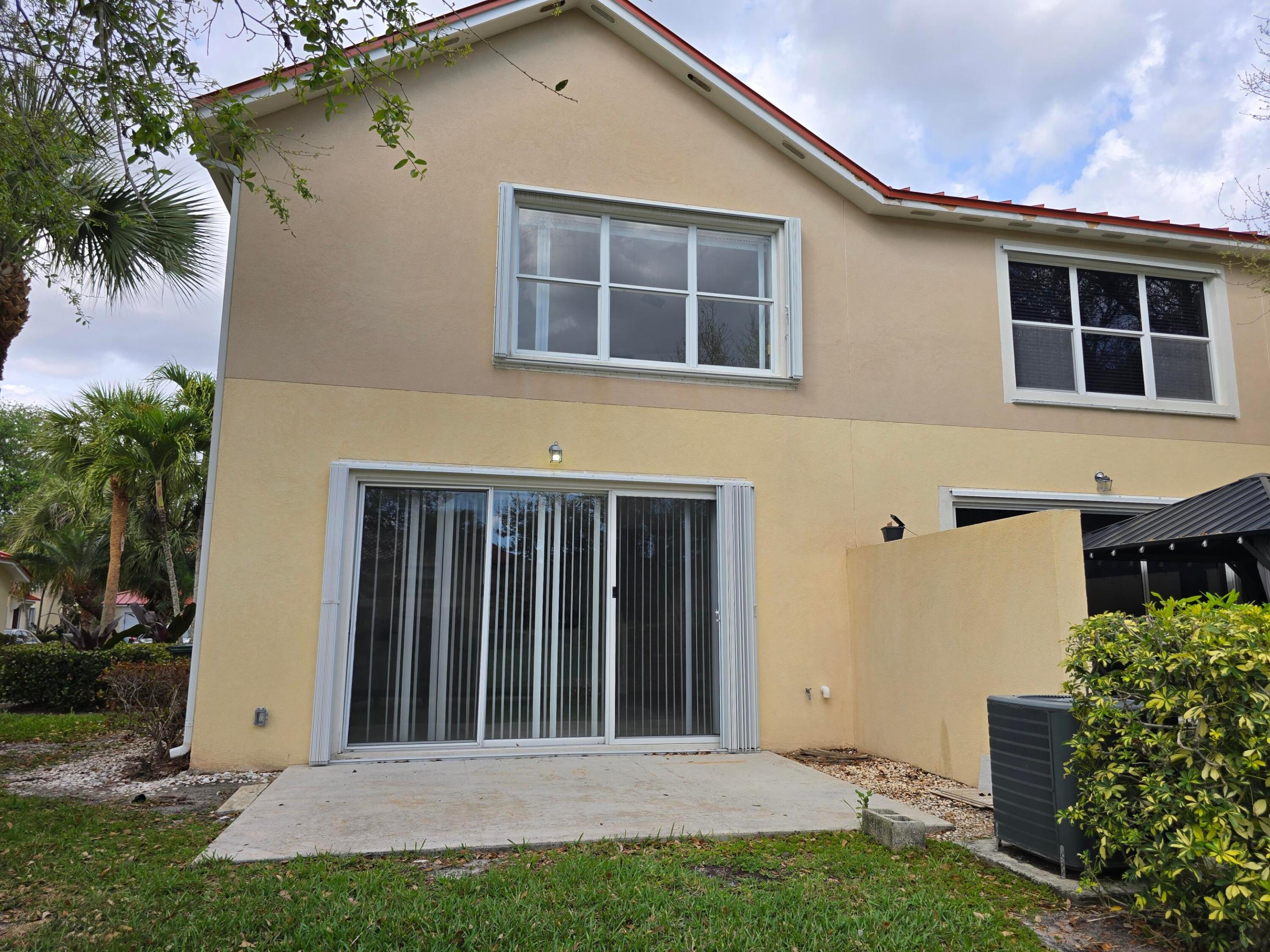 PINEWOOD LAKE - Residential