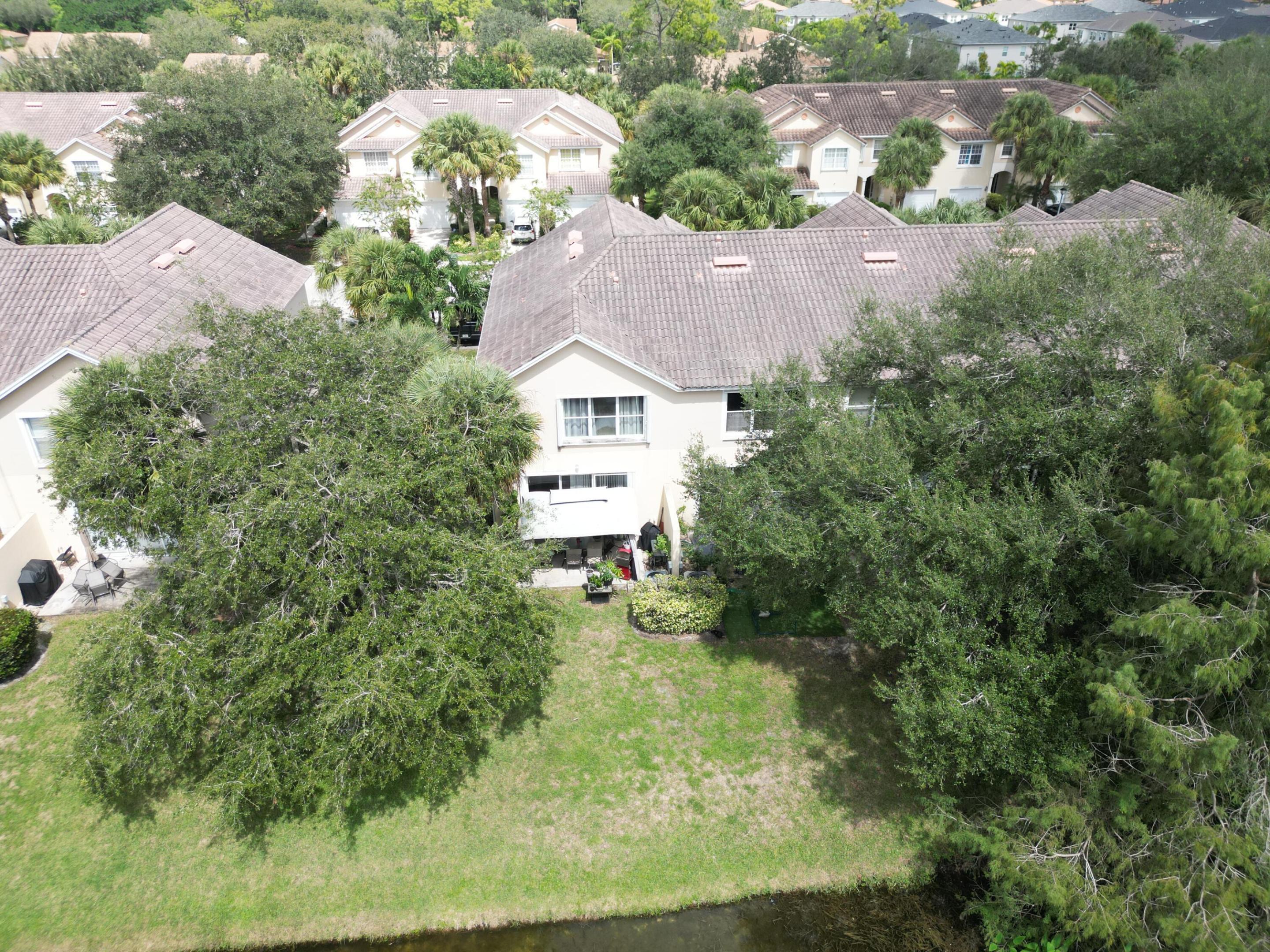 PINEWOOD LAKE - Residential