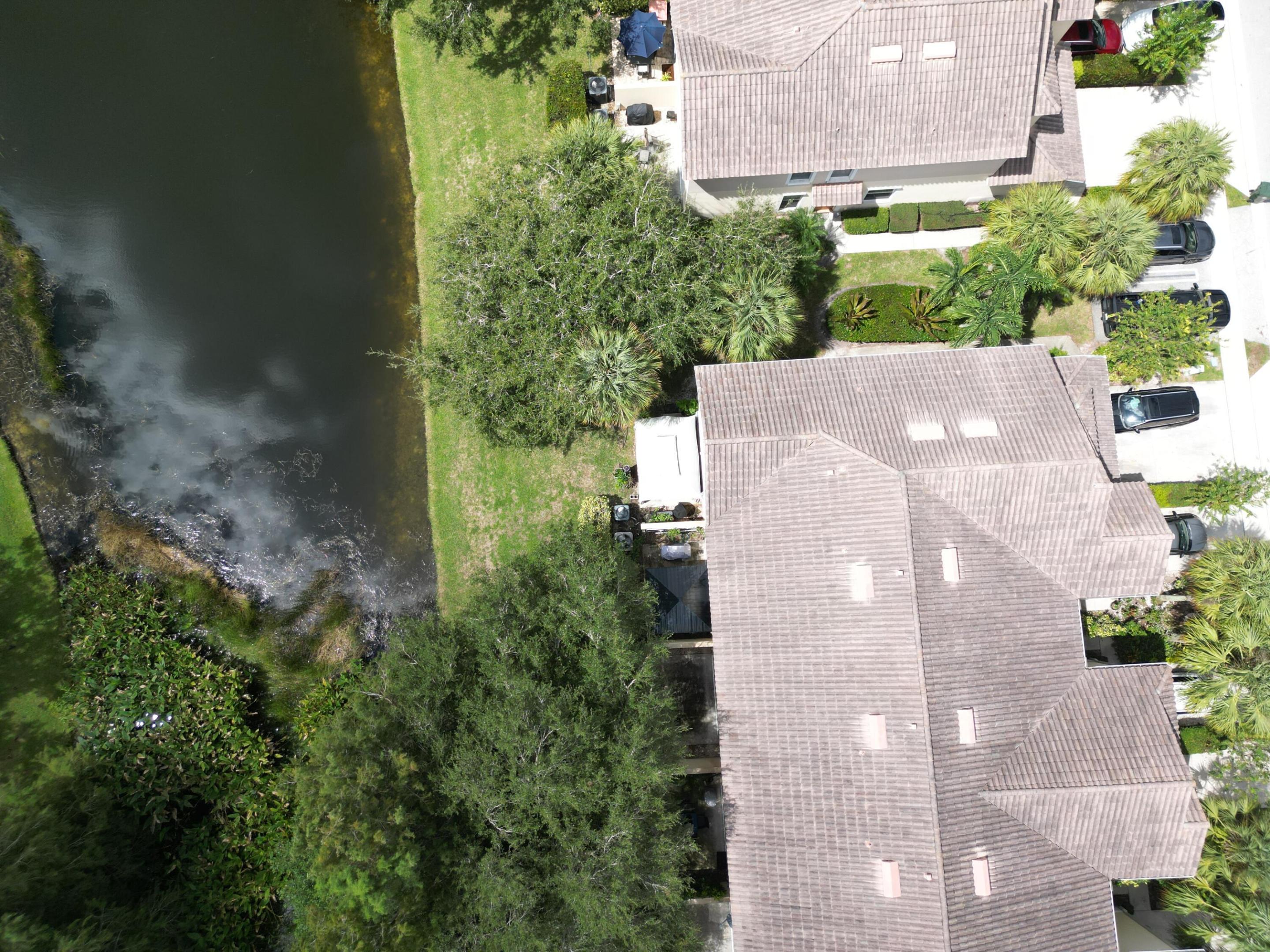 PINEWOOD LAKE - Residential