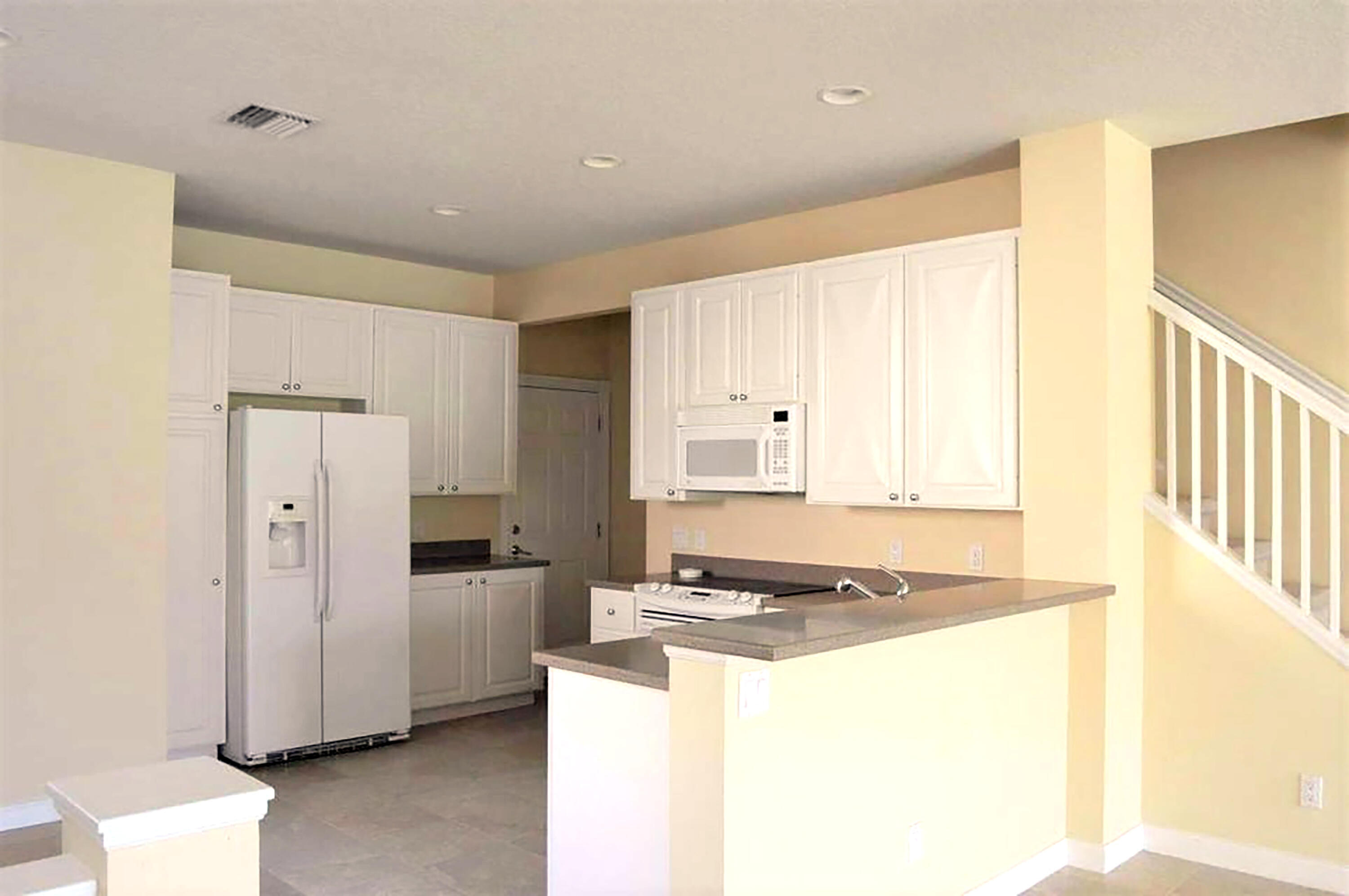 PINEWOOD LAKE - Residential