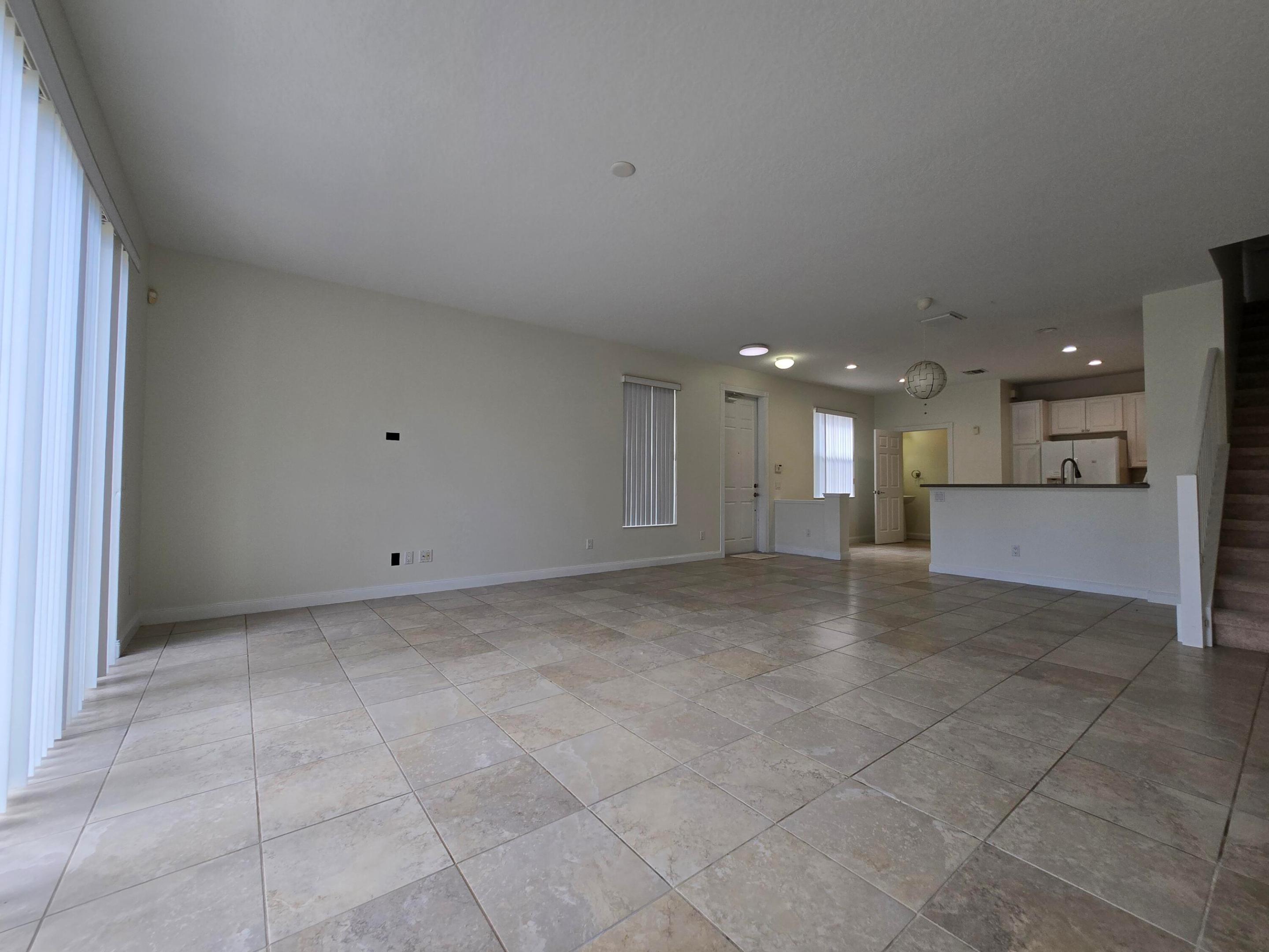 PINEWOOD LAKE - Residential