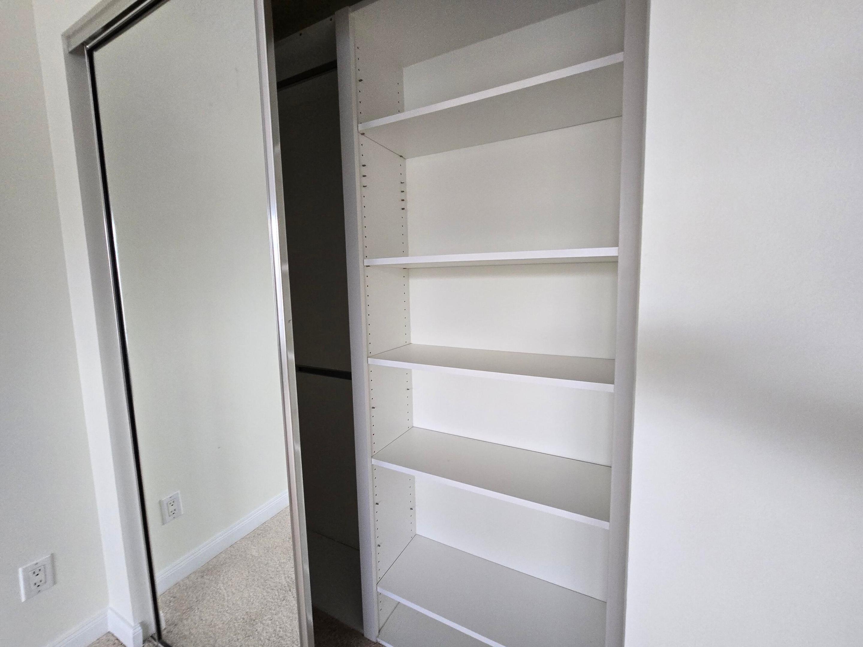 PINEWOOD LAKE - Residential