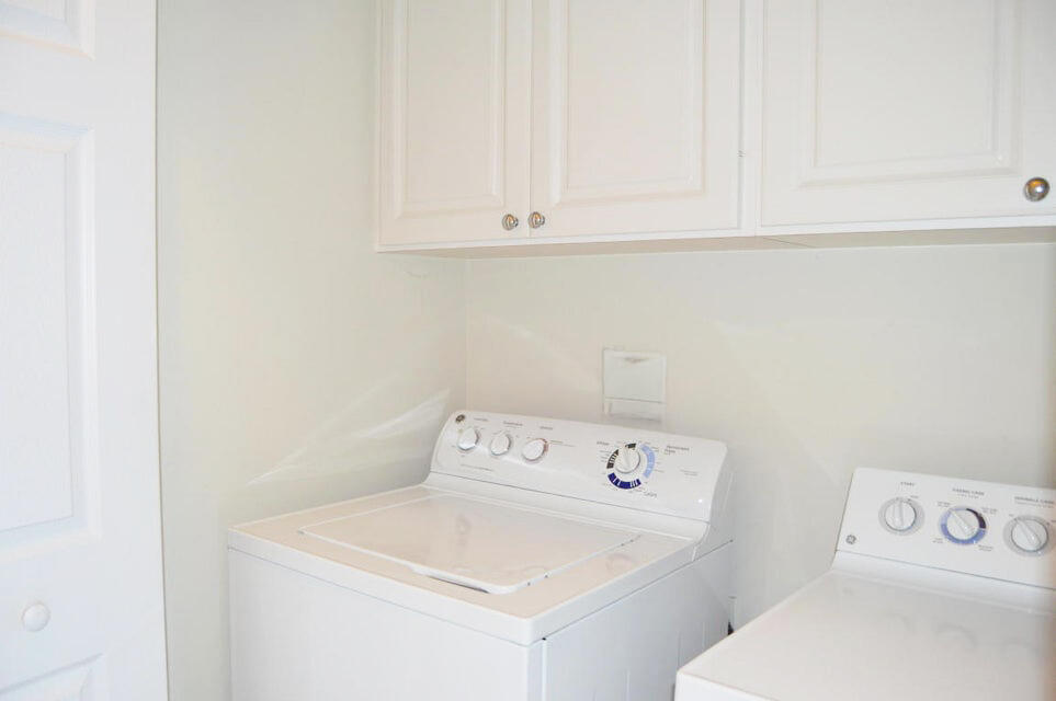 PINEWOOD LAKE - Residential