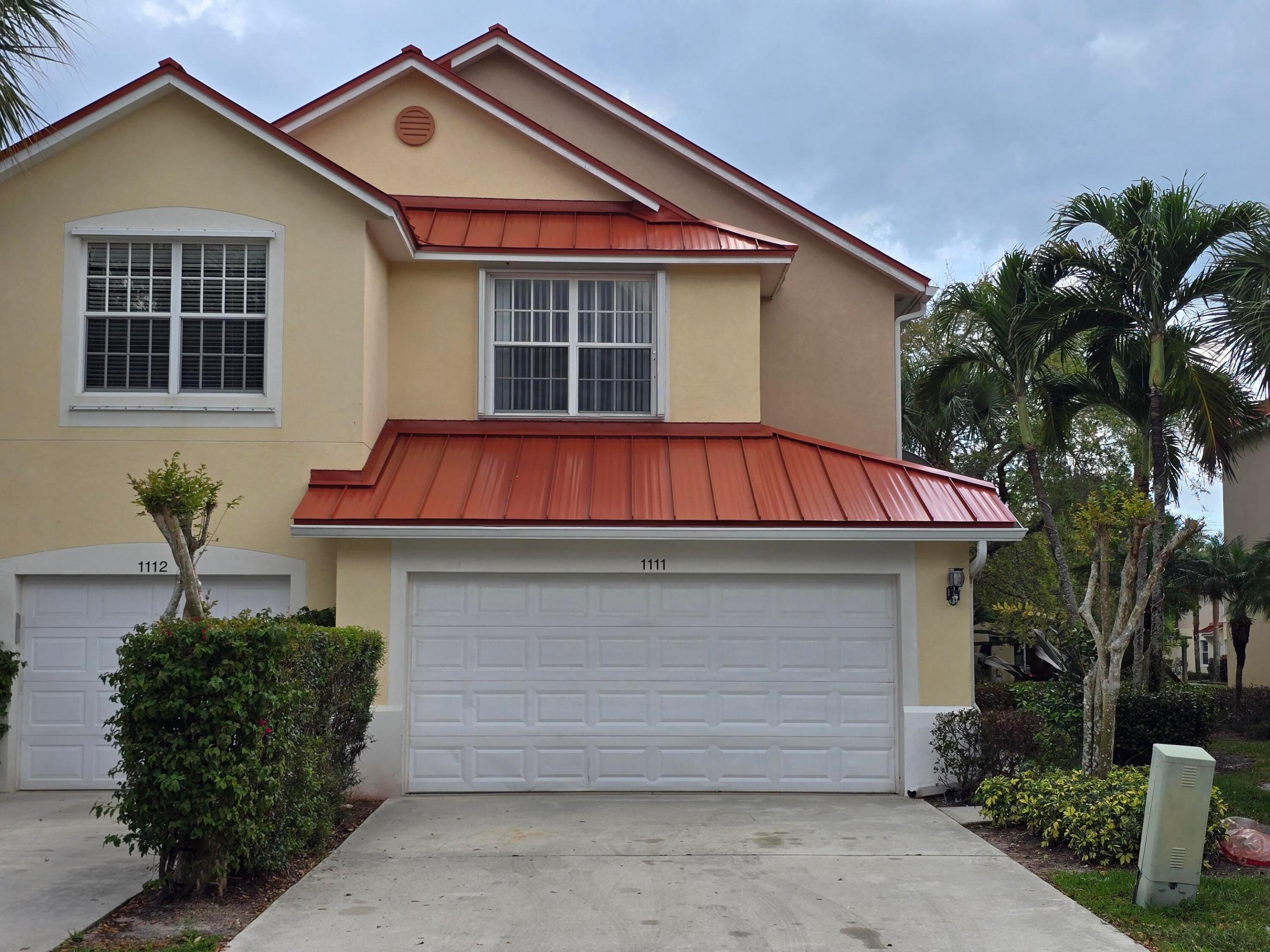 PINEWOOD LAKE - Residential