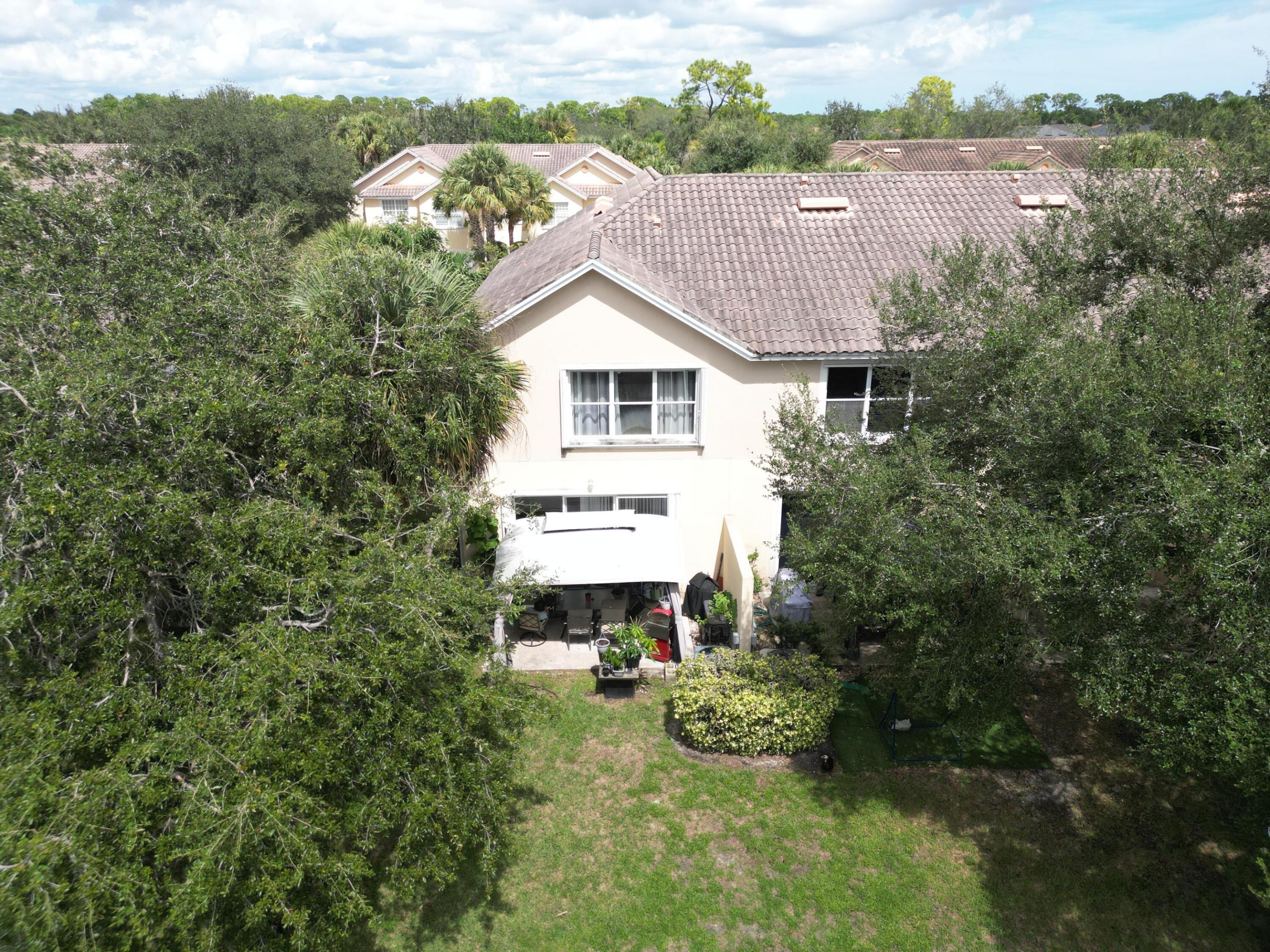 PINEWOOD LAKE - Residential