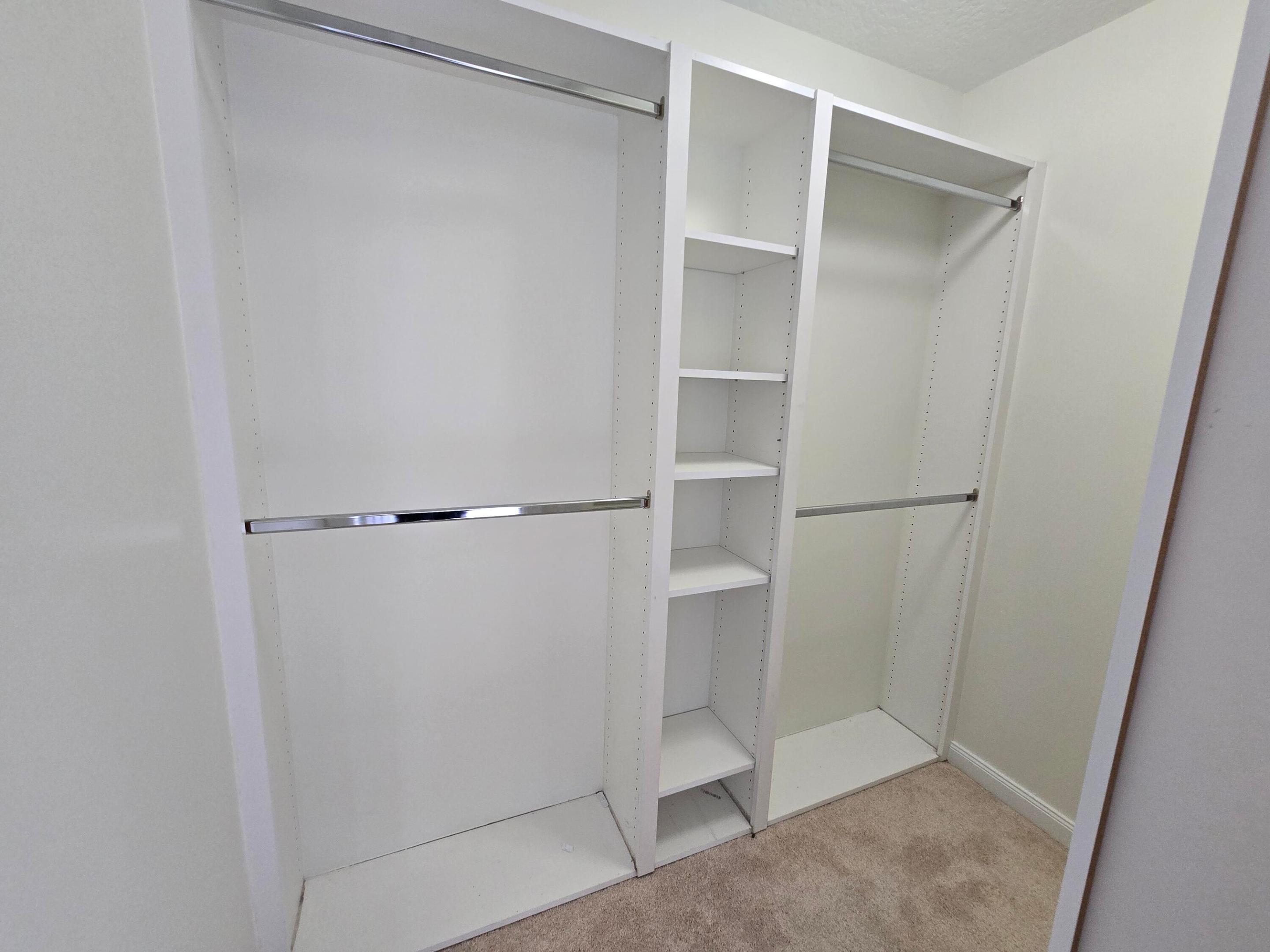 PINEWOOD LAKE - Residential