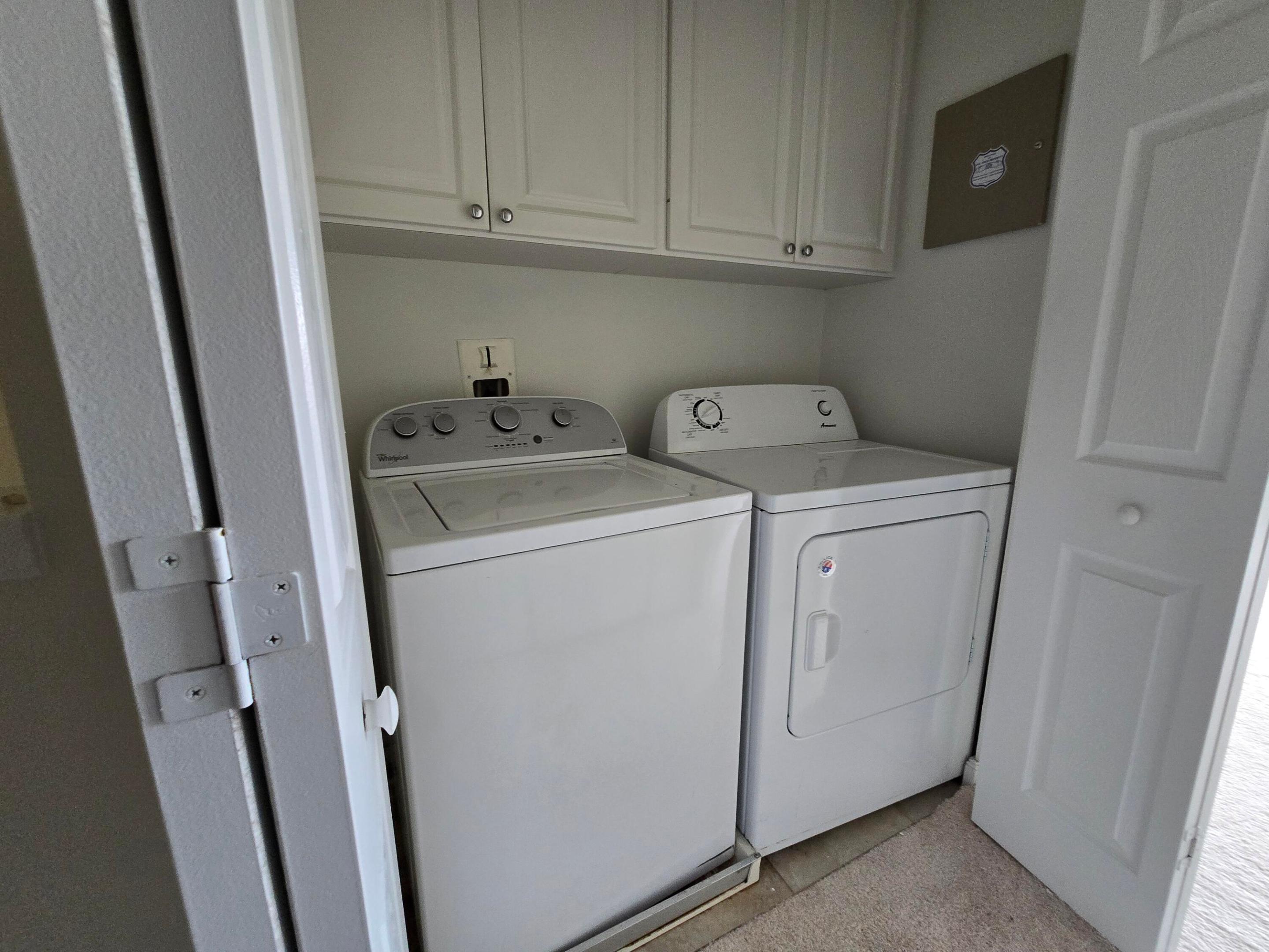 PINEWOOD LAKE - Residential