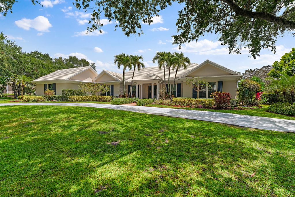 Photo of 10100 SE White Pelican Way, Tequesta, FL 33469 (MLS # R11000079)