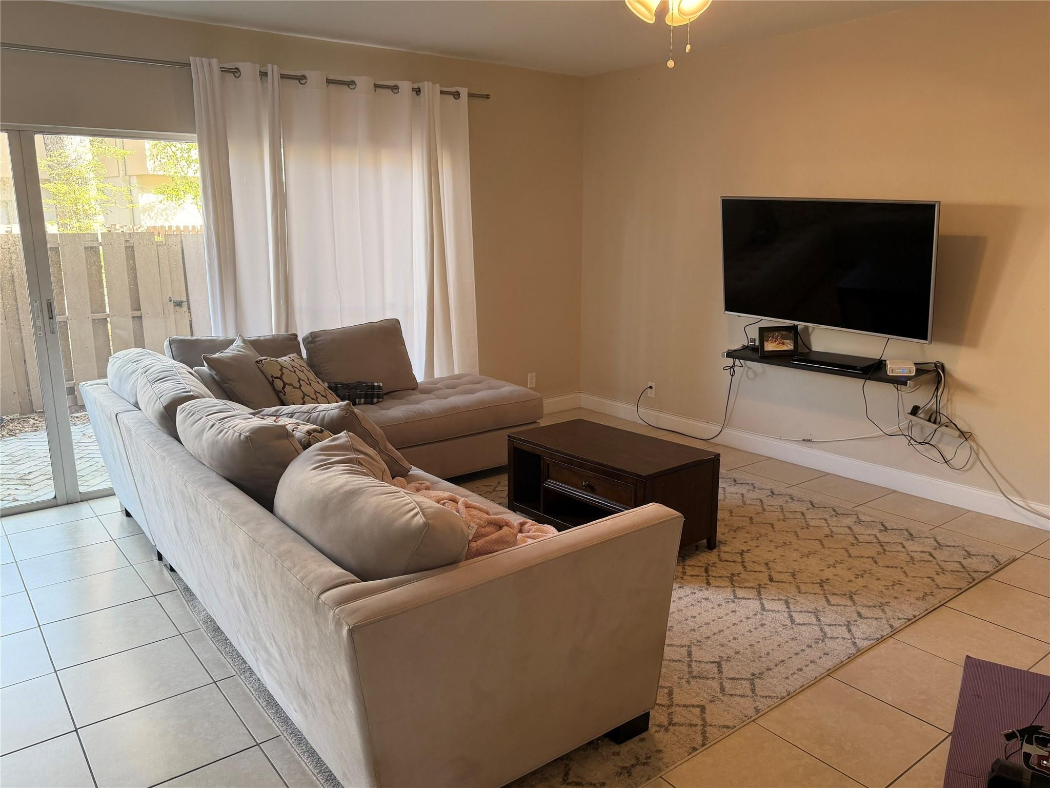 Townhouses at Jacaranda - Residential