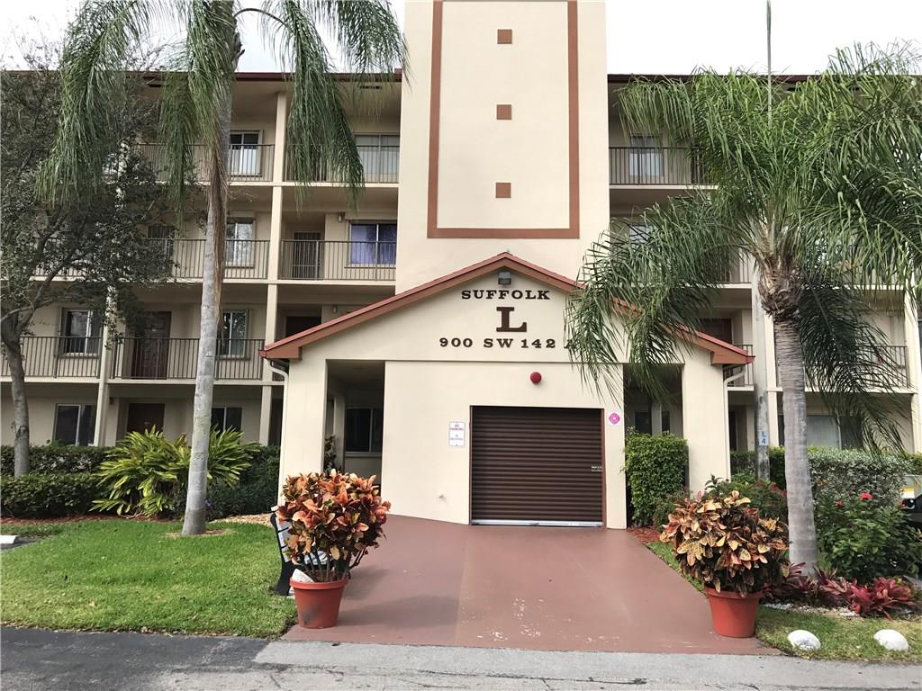 NEW SECTION ; SUFFOLK ; 1ST FLOOR ; VERY PRIVATE BALCONY ; THIS IS A "JASMINE MODEL" 2 BETH ROOMS ; 2 FULL BATHROOMS ; HUGE CLOSET SPACE IN MASTER BETH ROOM ; WASHER & DRYER ! MANY UPGRADES !!! UNIT IN MOVE -IN- CONDITION . BETTER THAN NEW .
