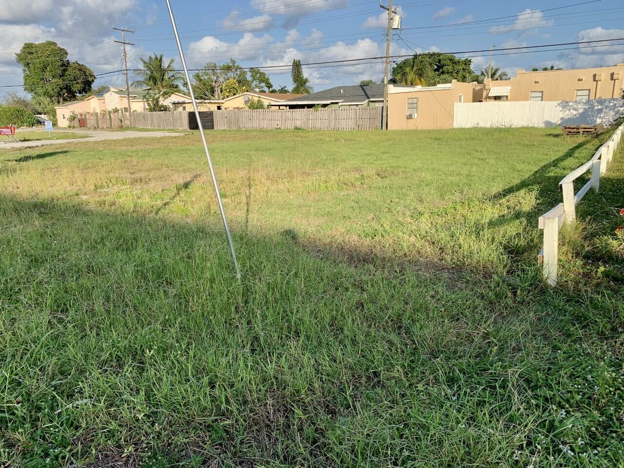 NORTH LAKE WORTH IN PB 5 PGS 48 & 49 - Land