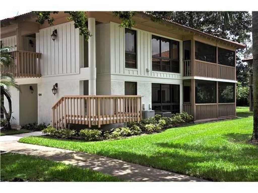 Photo of 124 Brackenwood Road, Palm Beach Gardens, FL 33418 (MLS # R10756825)