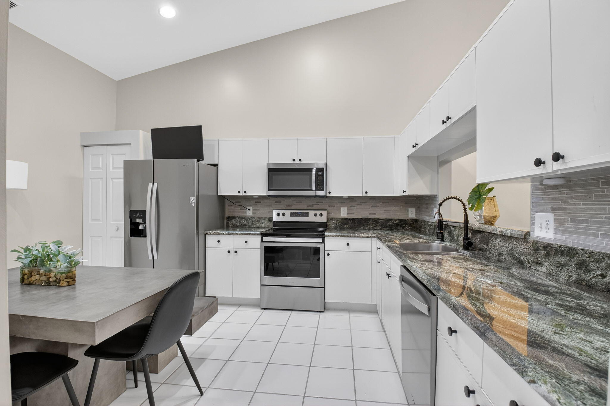 VILLA SAN REMO - Residential