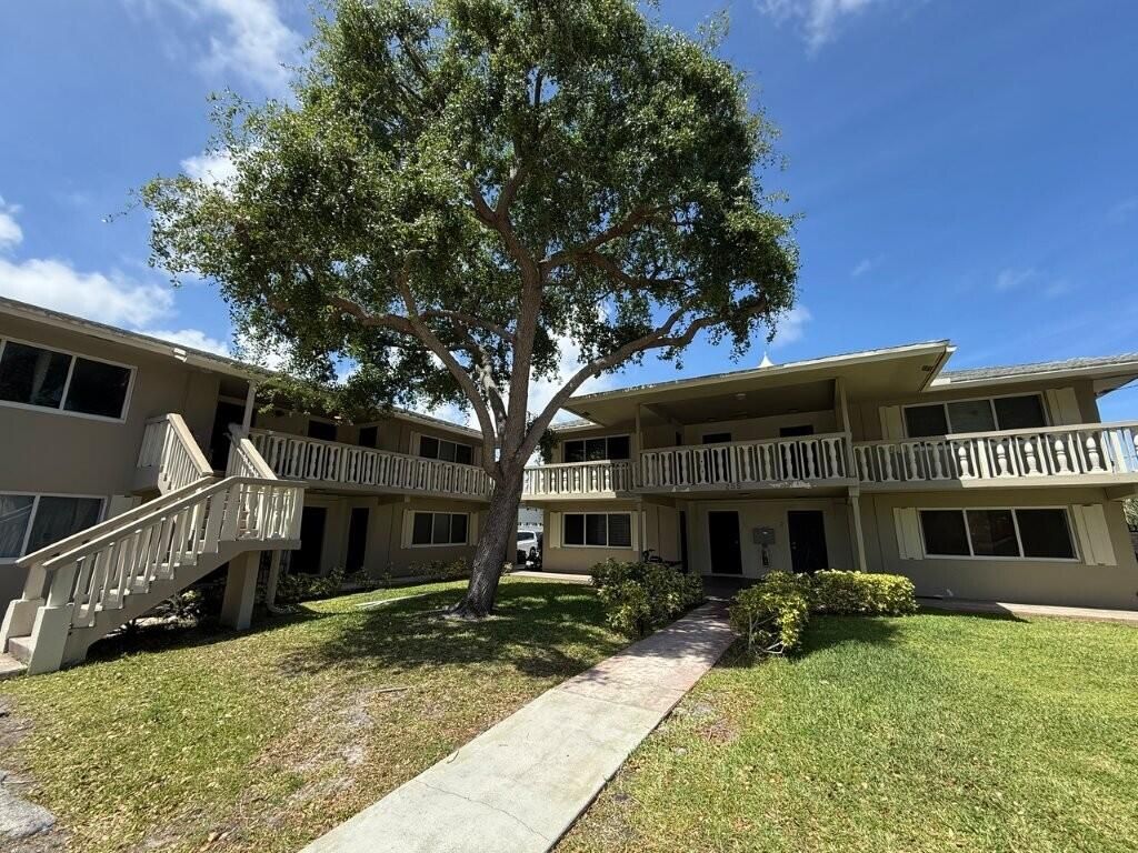 Photo of 265 SW 7th Street #4, Boca Raton, FL 33432 (MLS # B26020844)