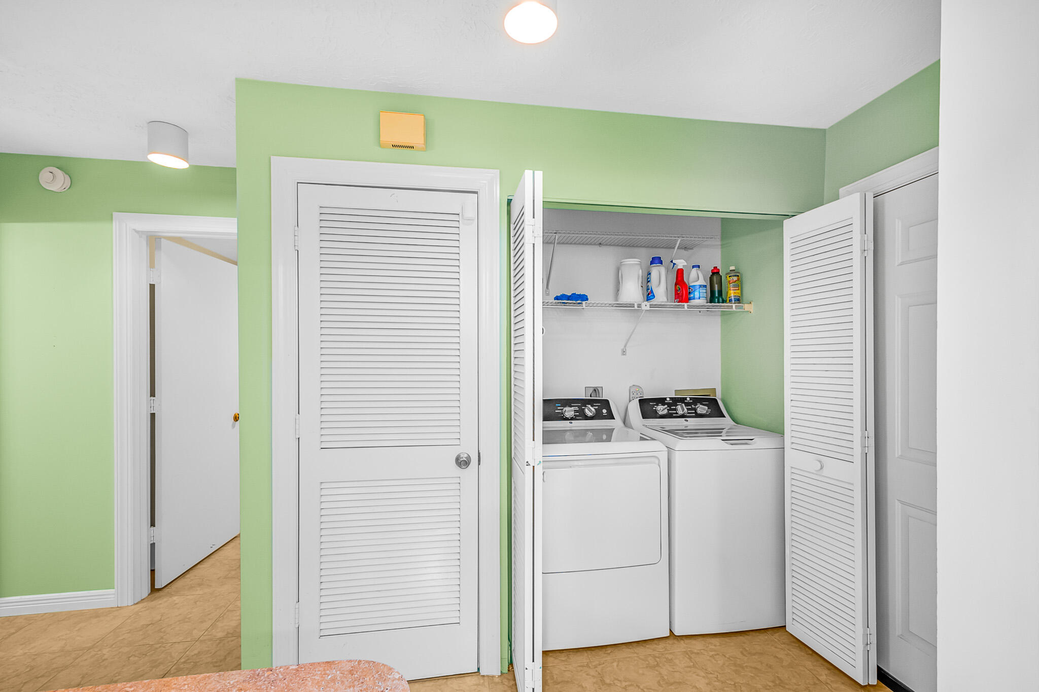 KINGSWOOD CONDO - Residential